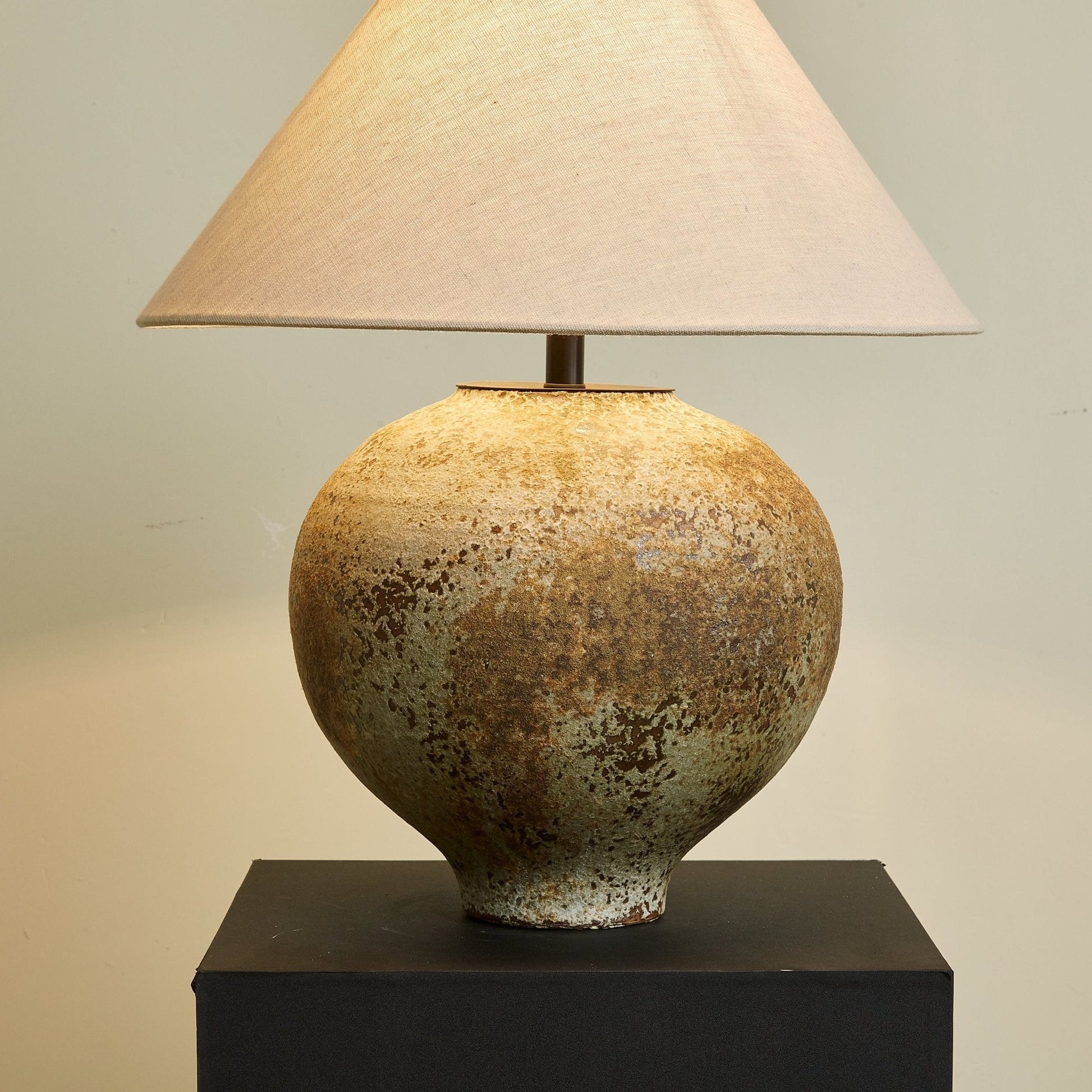 Lirys Modern Ceramics Table Lamp-Neutral Decor