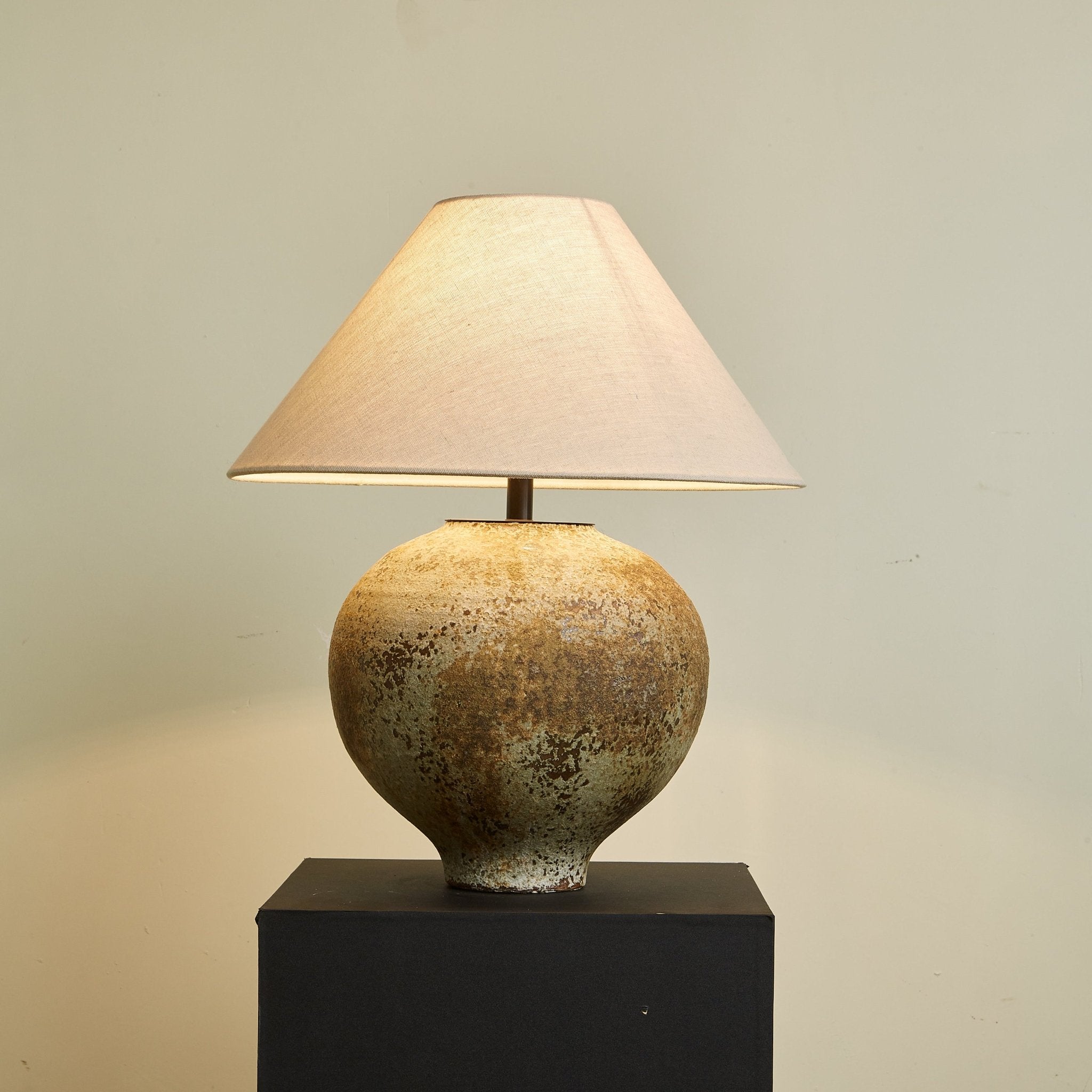 Lirys Modern Ceramics Table Lamp-Neutral Decor