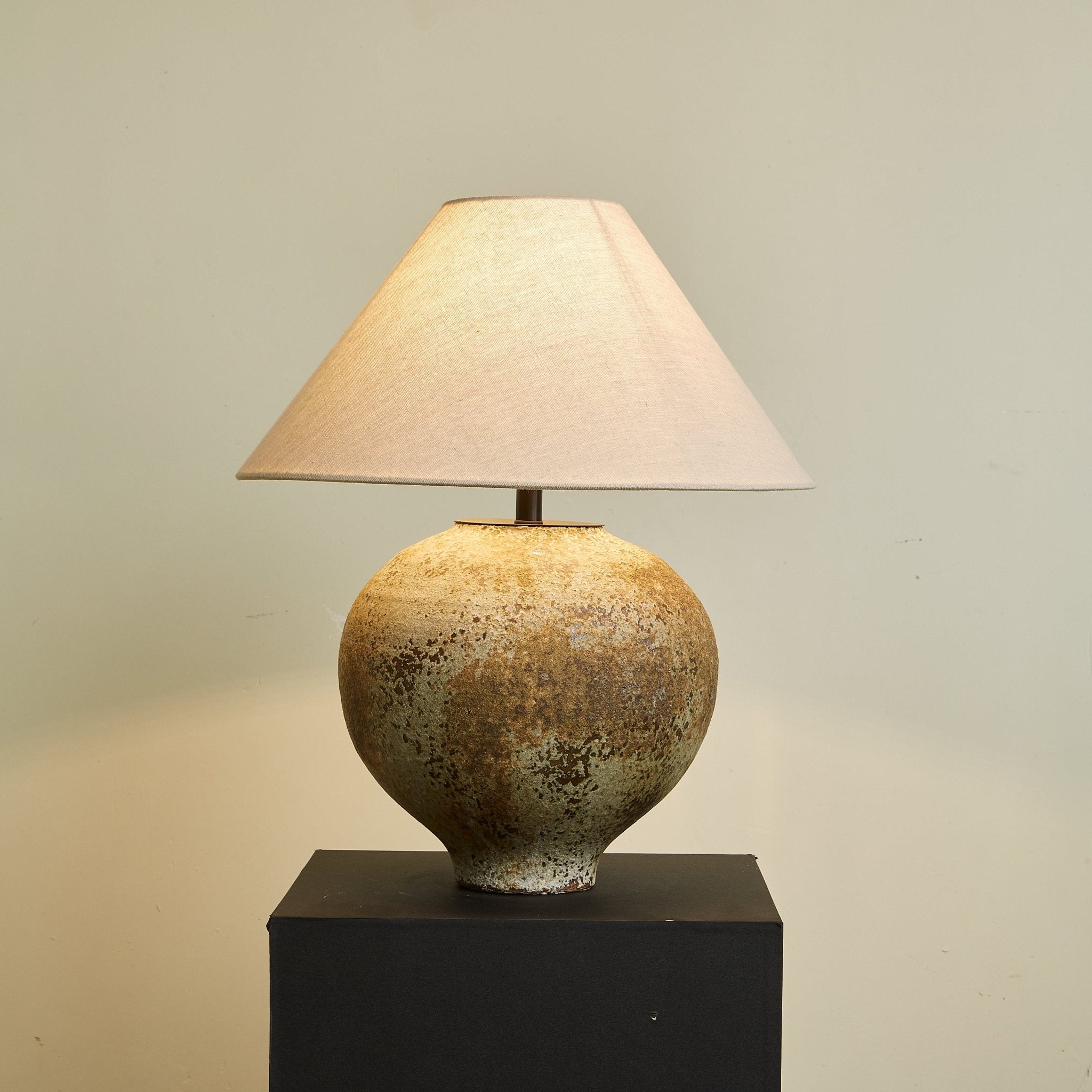 Lirys Modern Ceramics Table Lamp-Neutral Decor