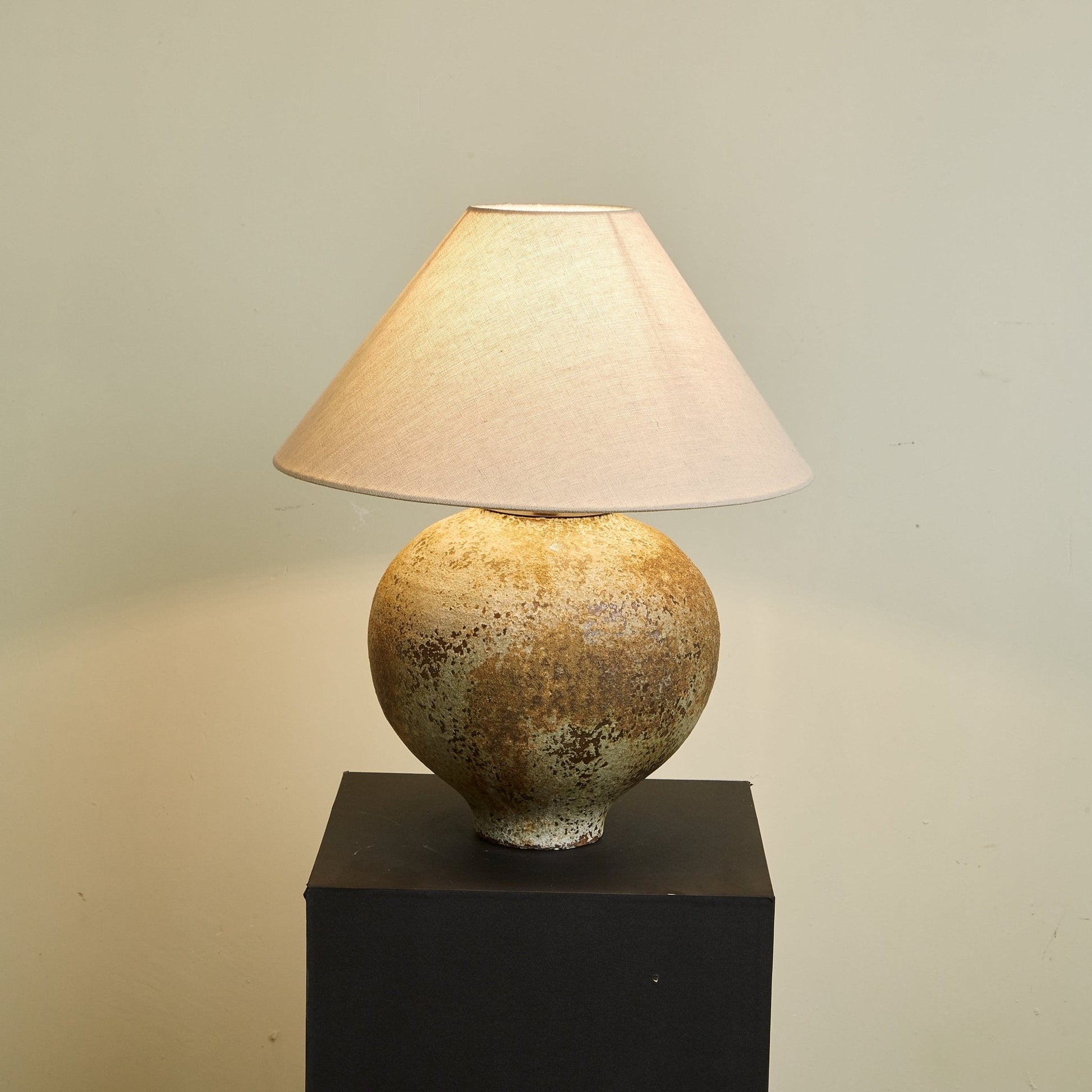Lirys Modern Ceramics Table Lamp-Neutral Decor