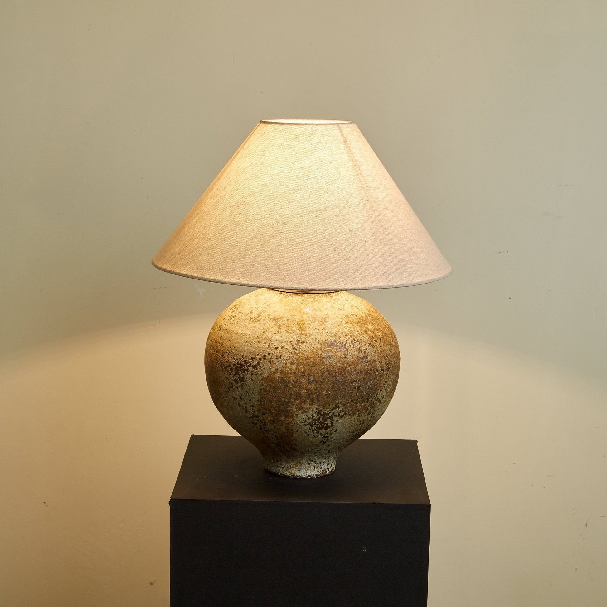 Lirys Modern Ceramics Table Lamp-Neutral Decor