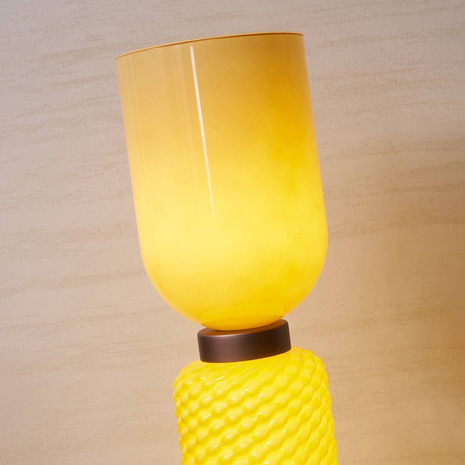 Another color option for the Ficupala Memphis Floor Lamp.