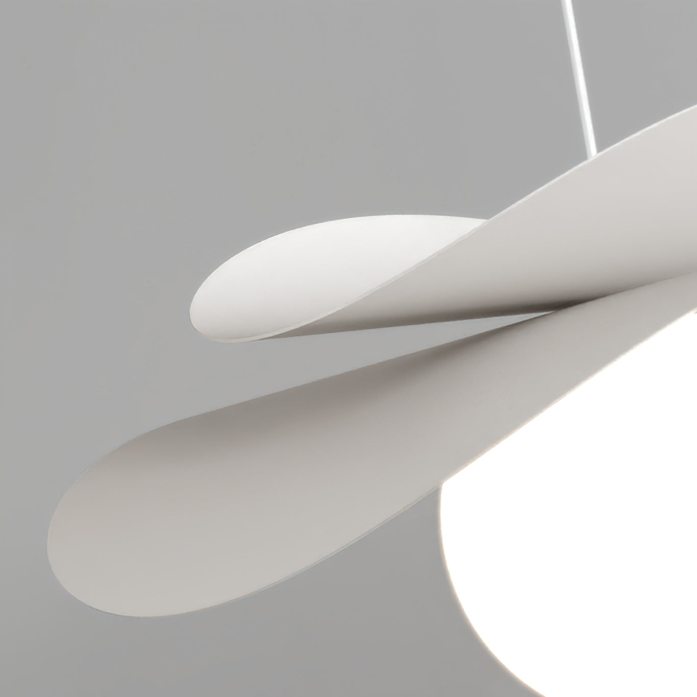 Lifestyle image of the Fiksa Pendant Lamp over a dining table.