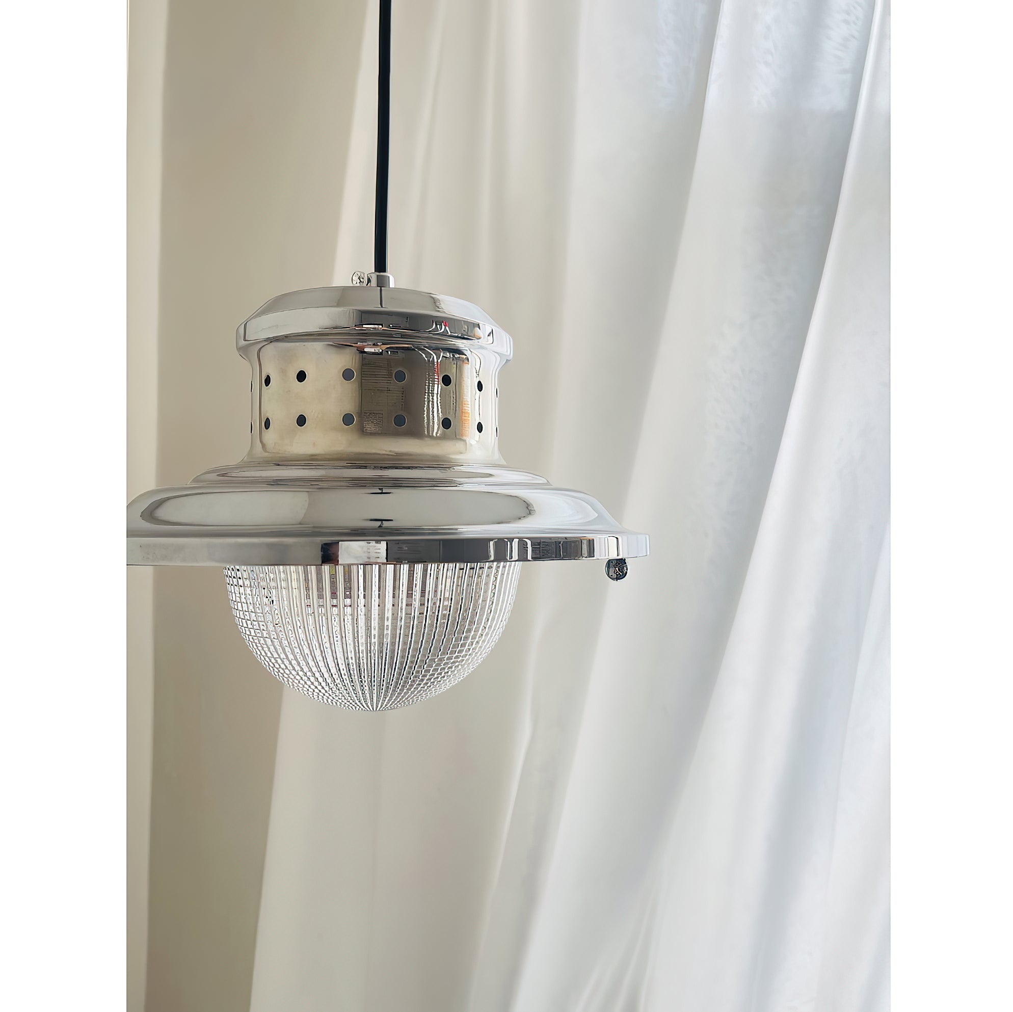 Top-down view of the pendant lamp's mounting and chrome details.