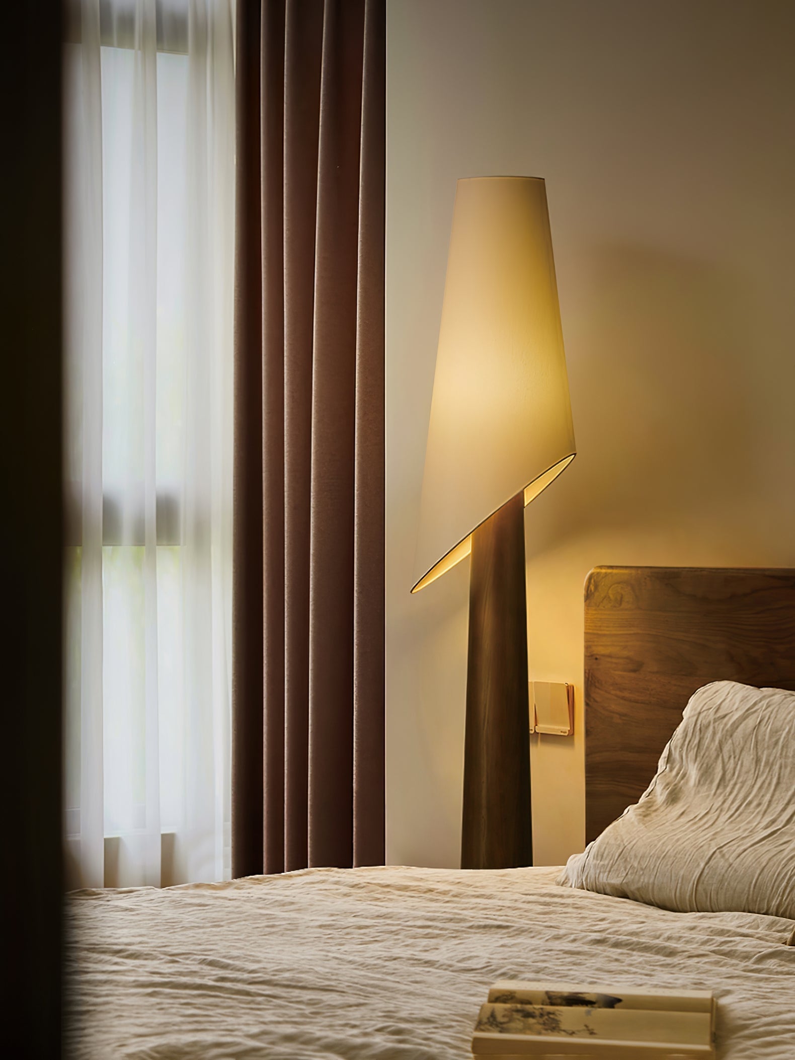 Curven Wood Marble Floor Lamp-Neutral Decor