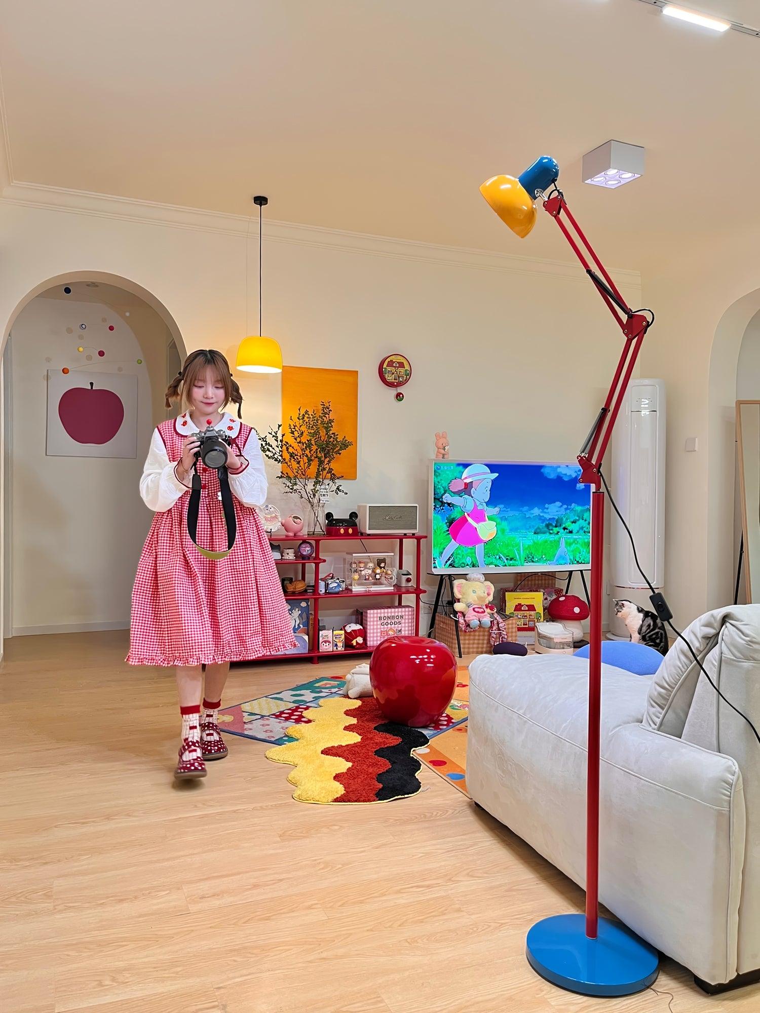 Idoren Playful Floor Lamp-Neutral Decor