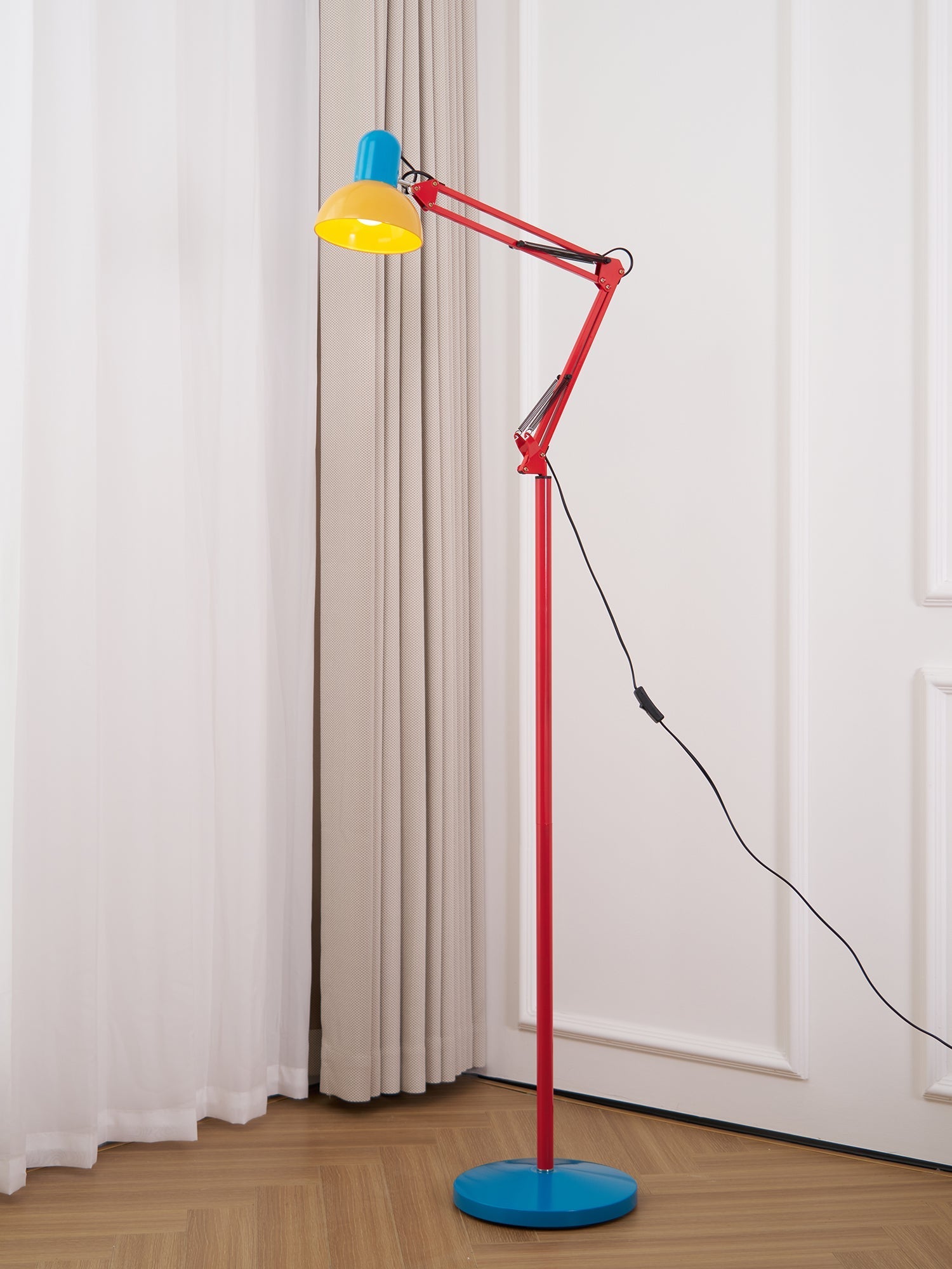 Idoren Playful Floor Lamp-Neutral Decor