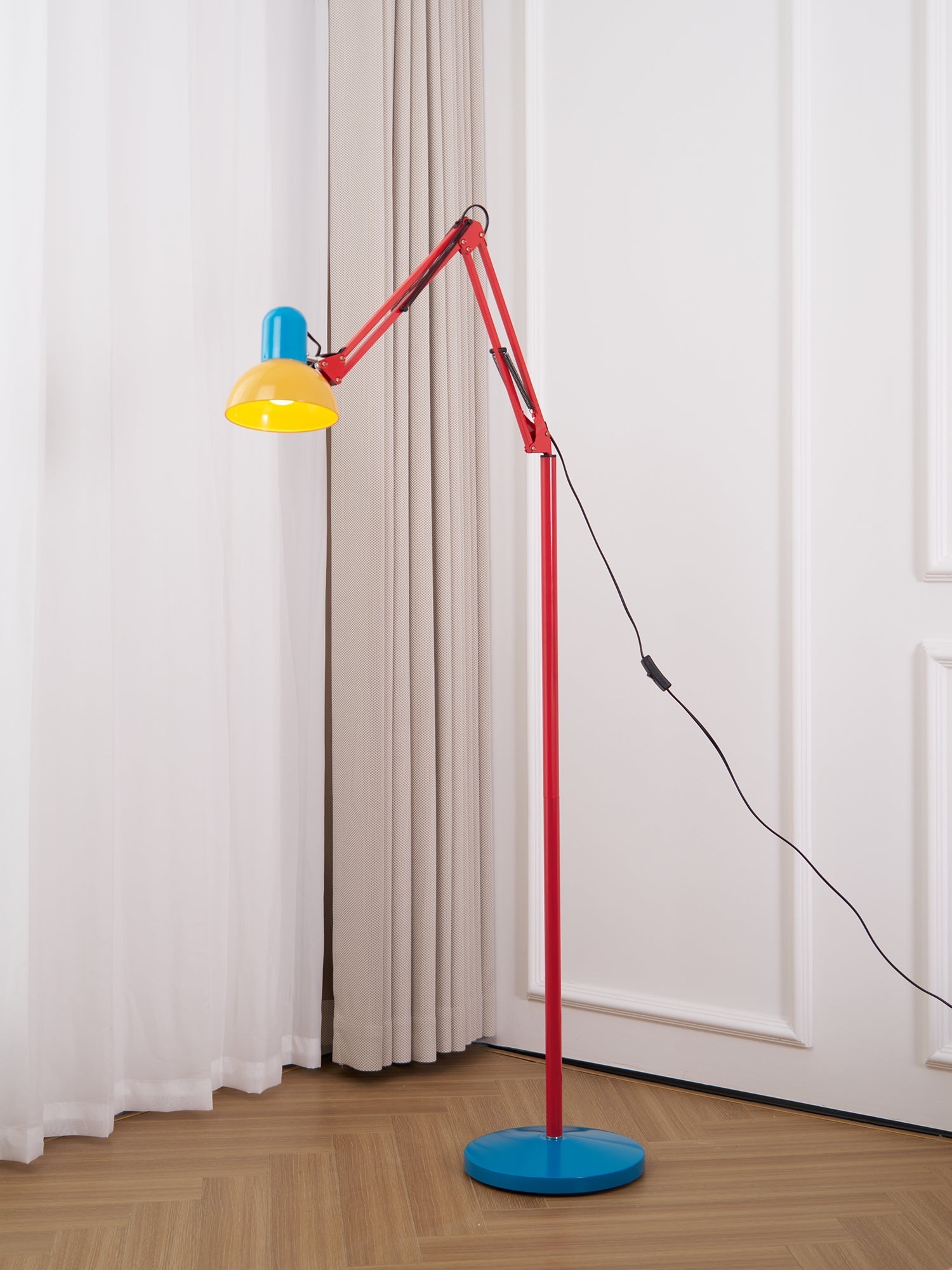 Idoren Playful Floor Lamp-Neutral Decor