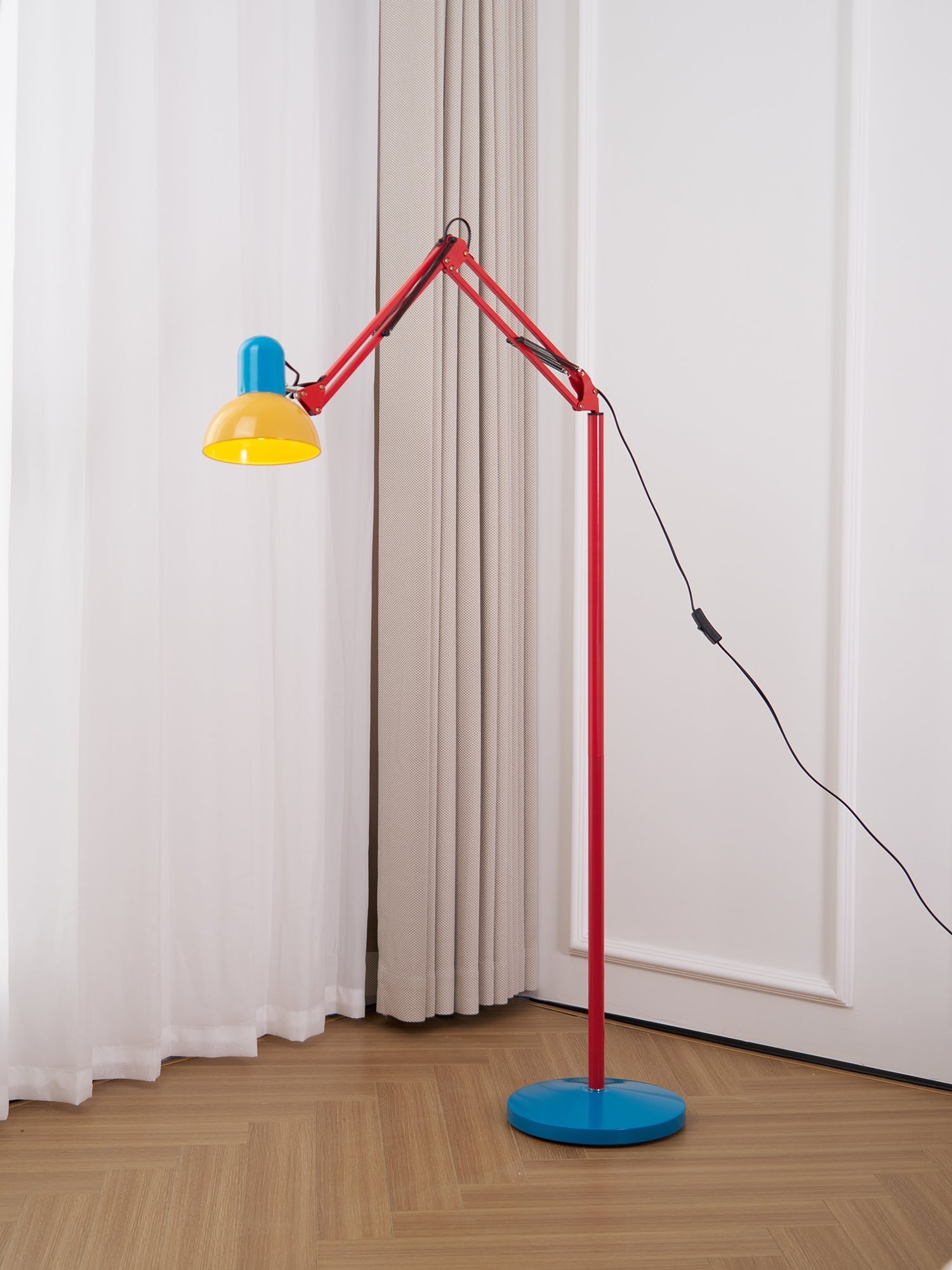 Idoren Playful Floor Lamp-Neutral Decor