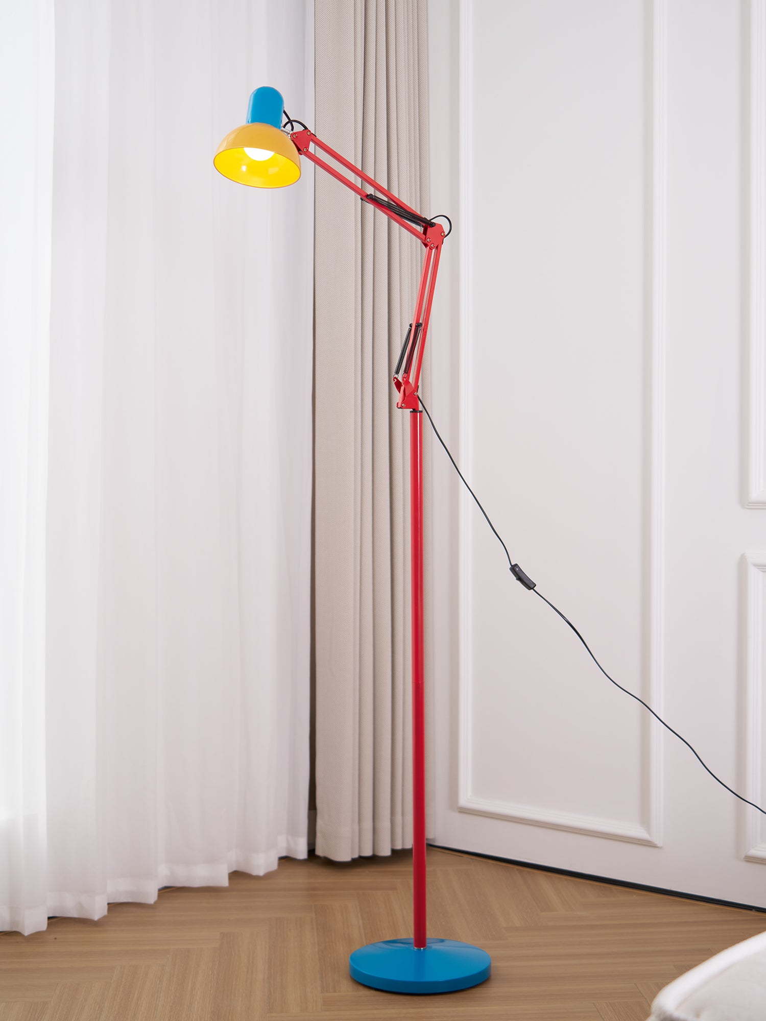Idoren Playful Floor Lamp-Neutral Decor