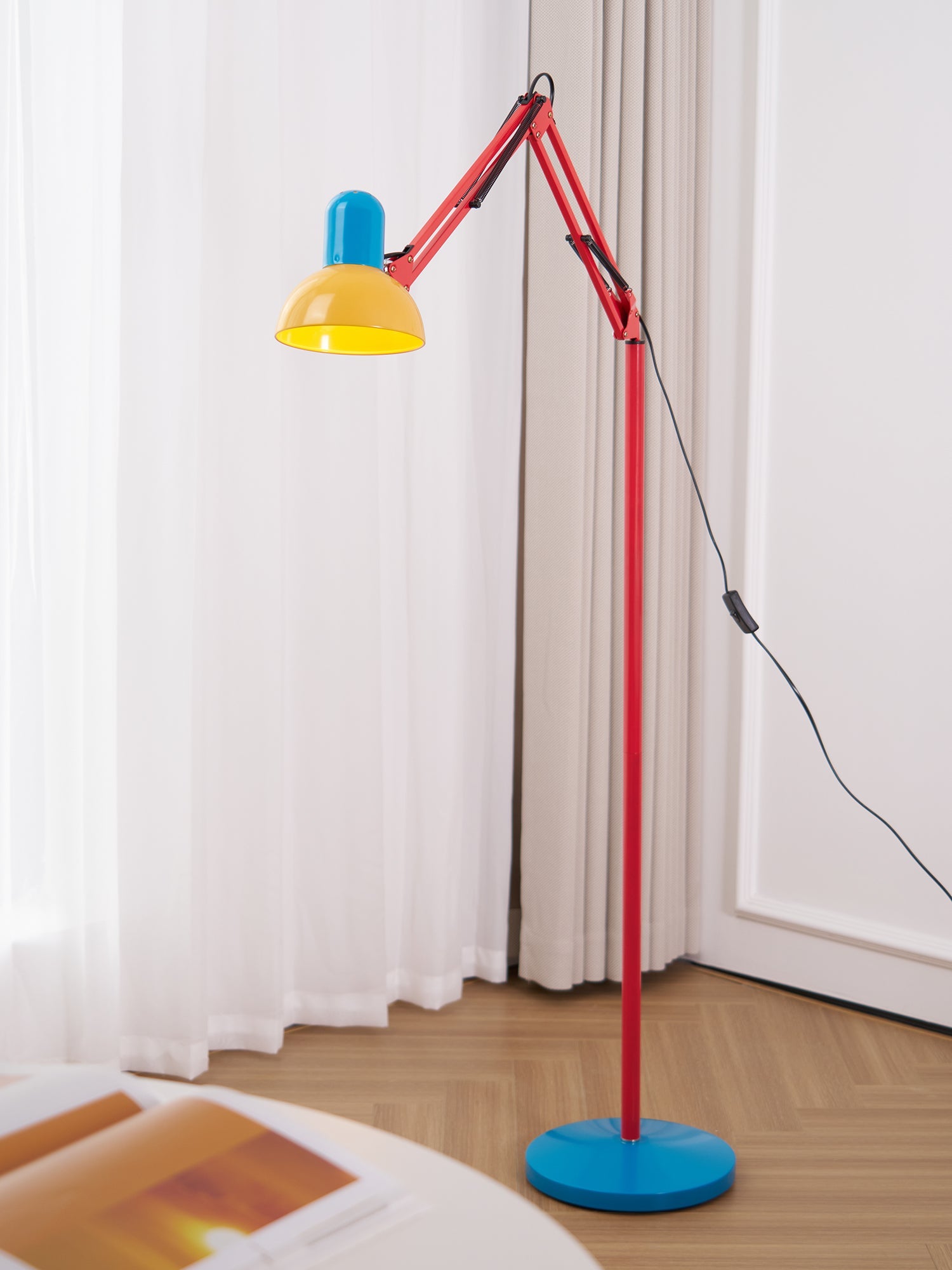 Idoren Playful Floor Lamp-Neutral Decor