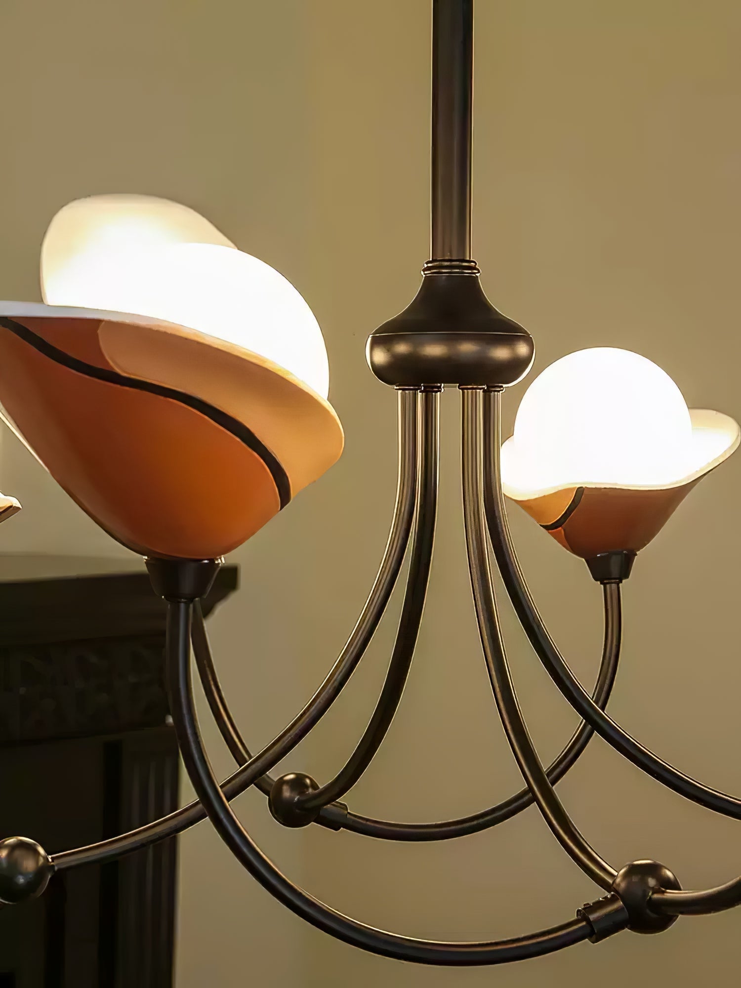 Gavin Vintage Chandelier-Neutral Decor