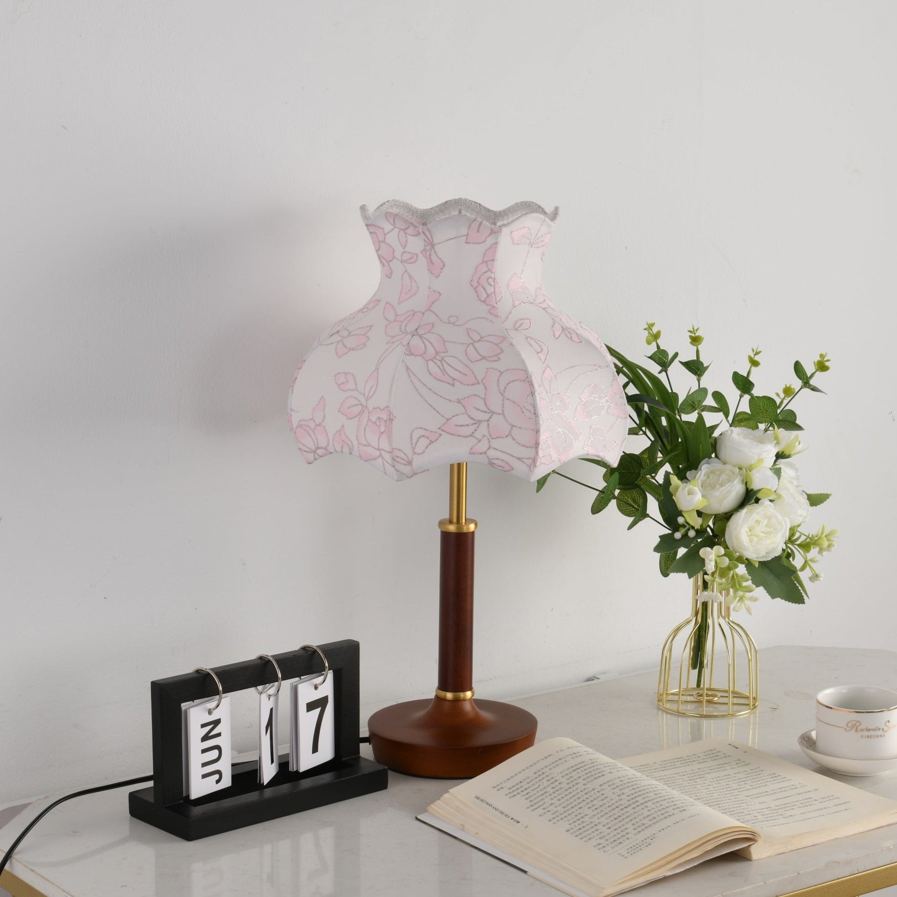 Naomi Vintage Table Lamp-Neutral Decor