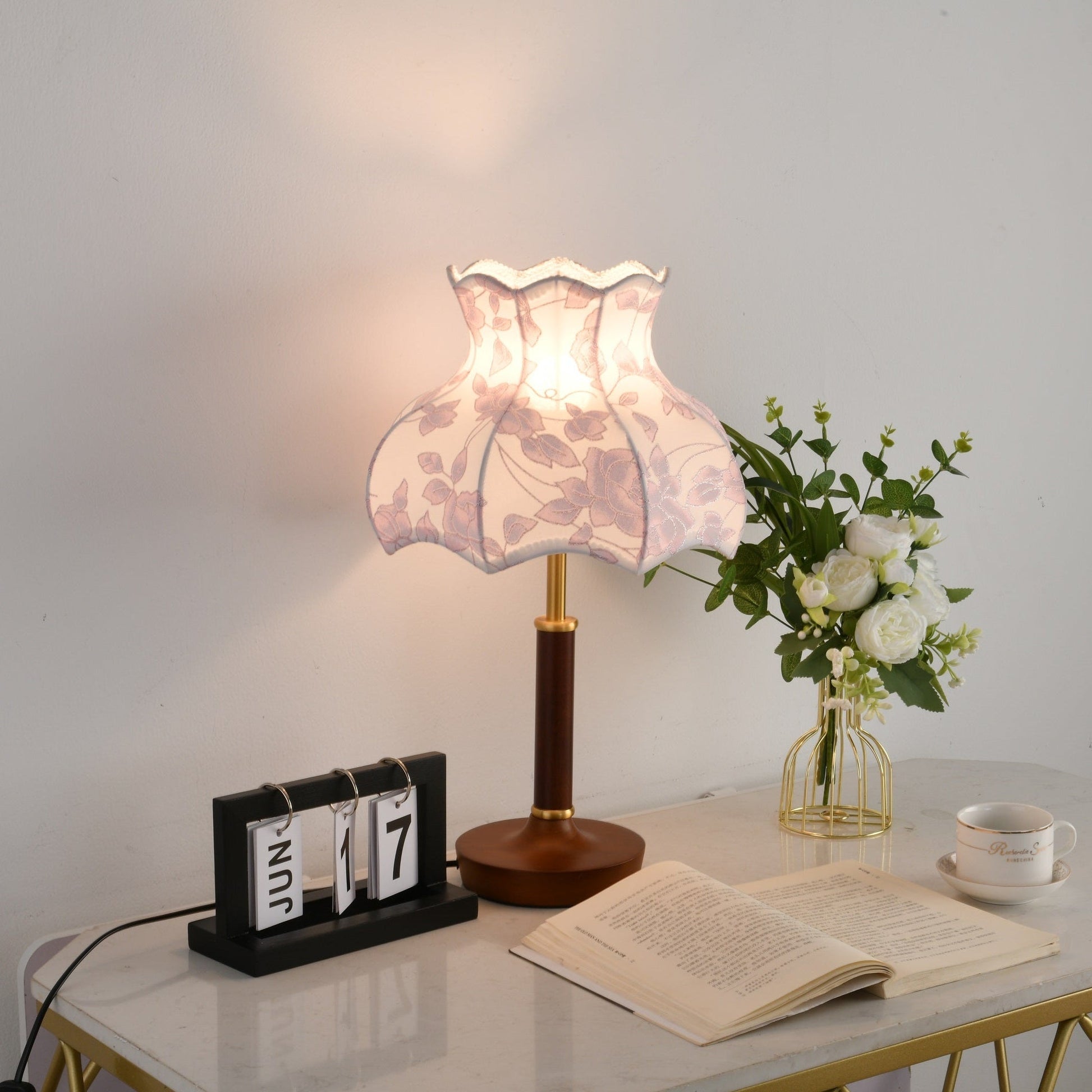 Naomi Vintage Table Lamp-Neutral Decor