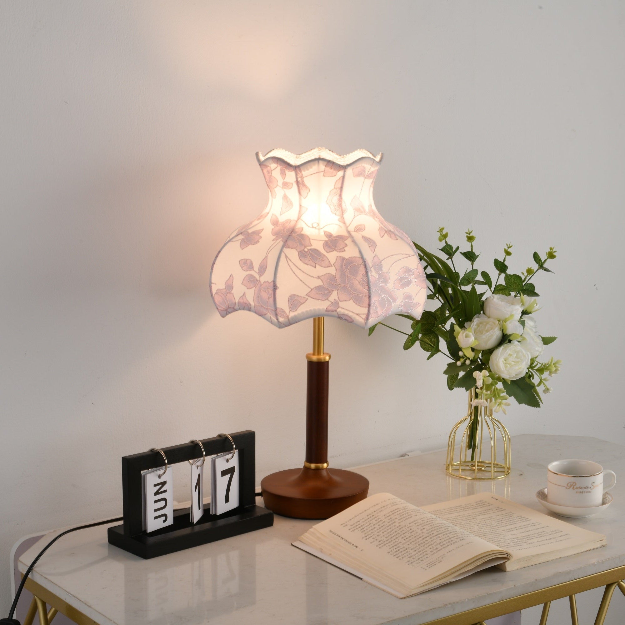 Naomi Vintage Table Lamp-Neutral Decor