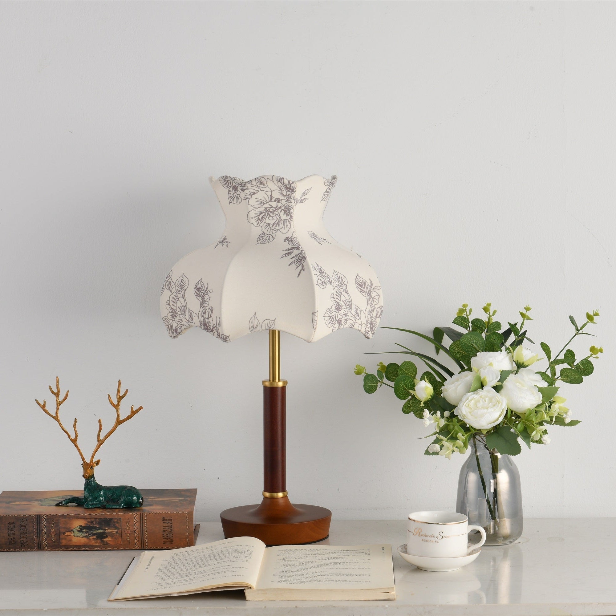 Naomi Vintage Table Lamp-Neutral Decor