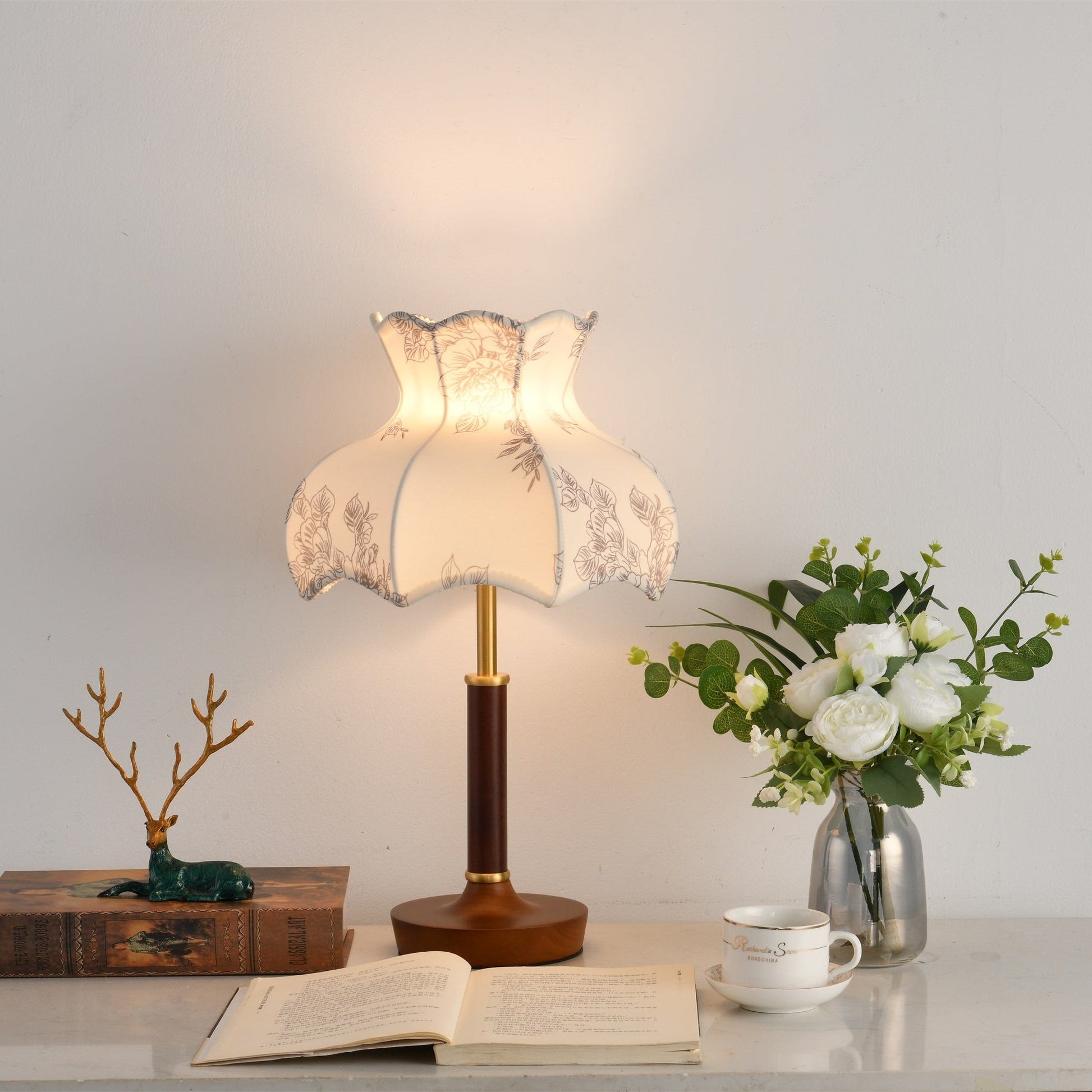 Naomi Vintage Table Lamp-Neutral Decor