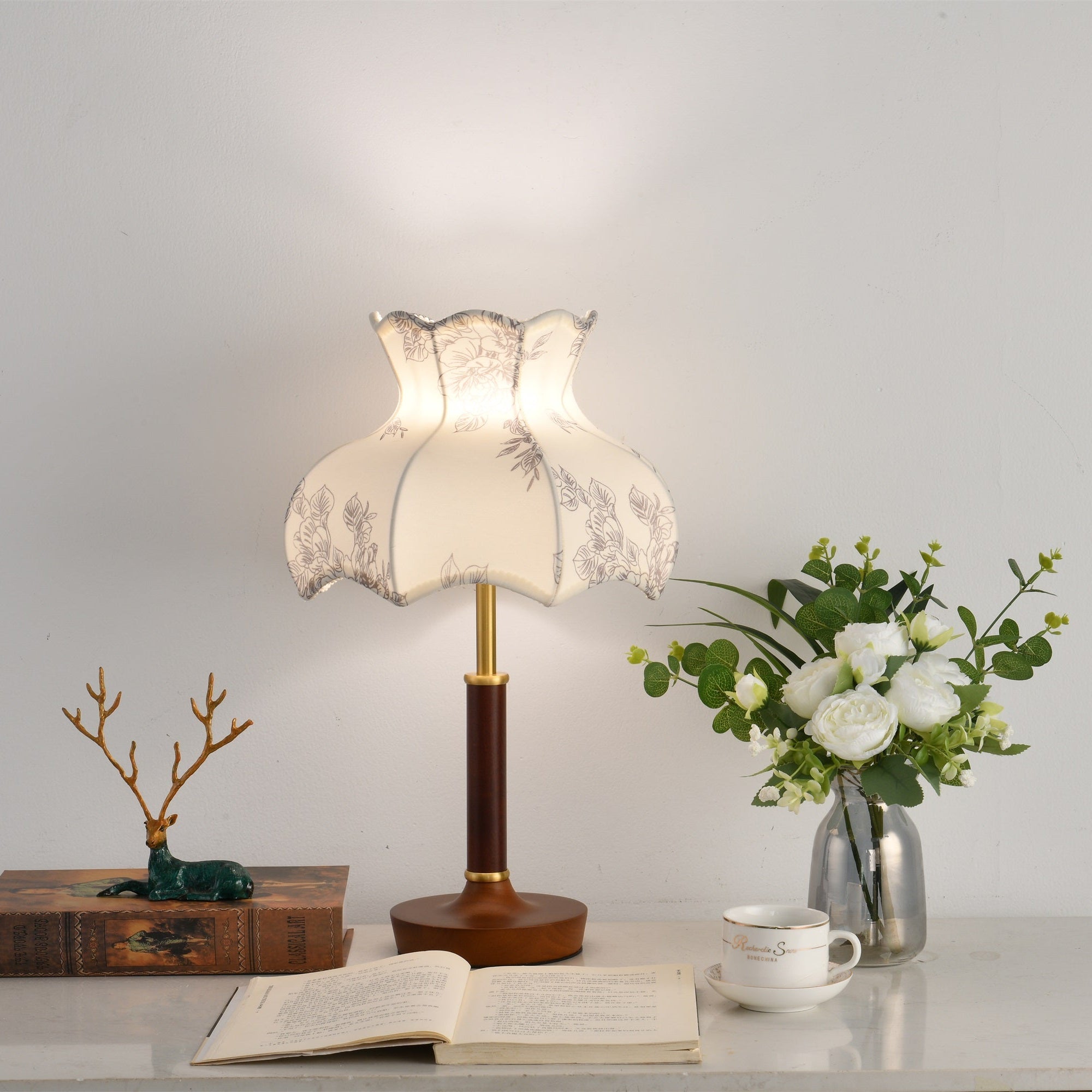 Naomi Vintage Table Lamp-Neutral Decor