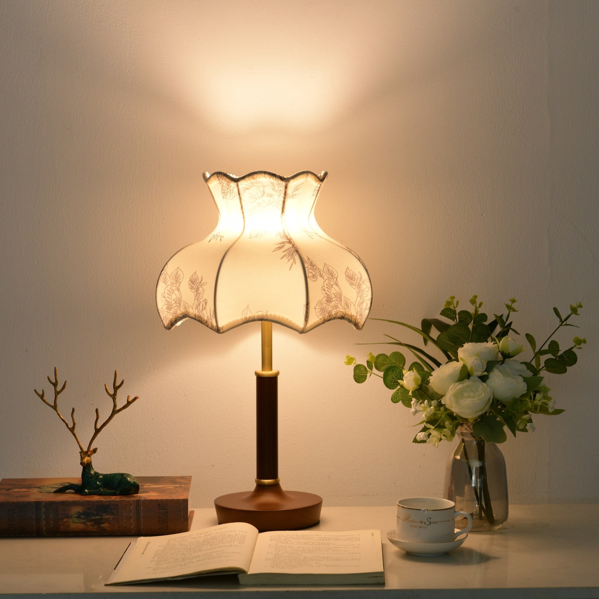 Naomi Vintage Table Lamp-Neutral Decor