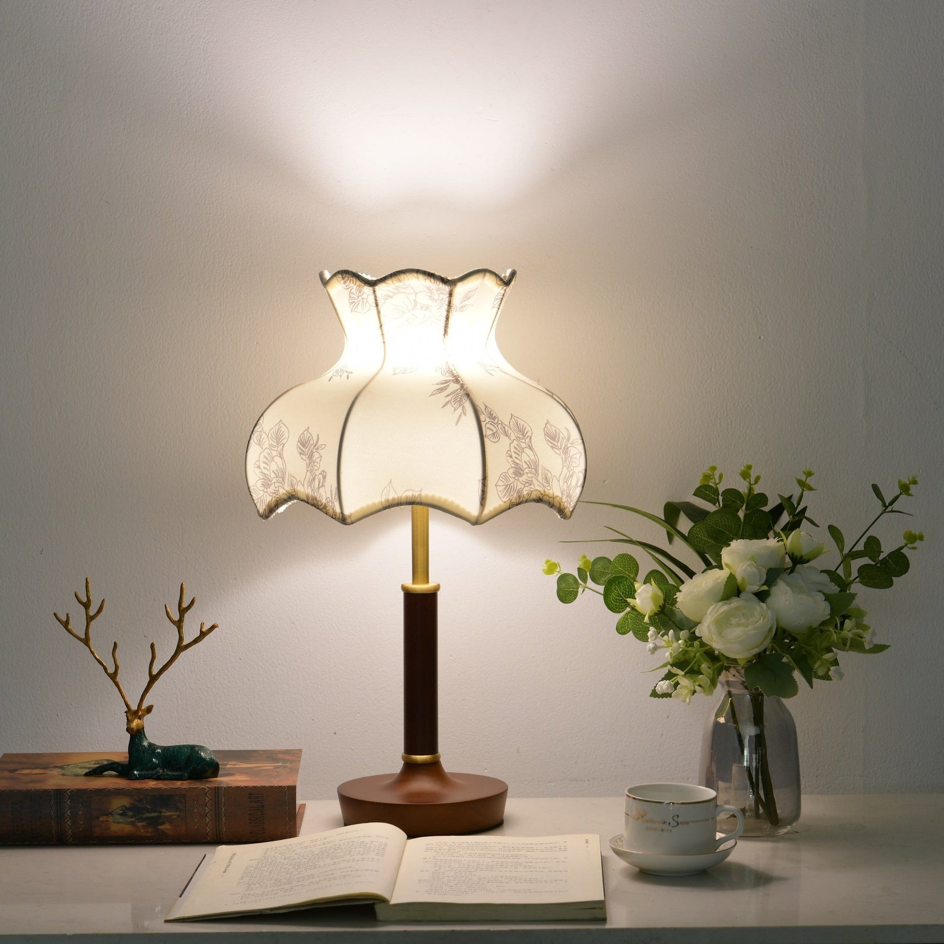 Naomi Vintage Table Lamp-Neutral Decor