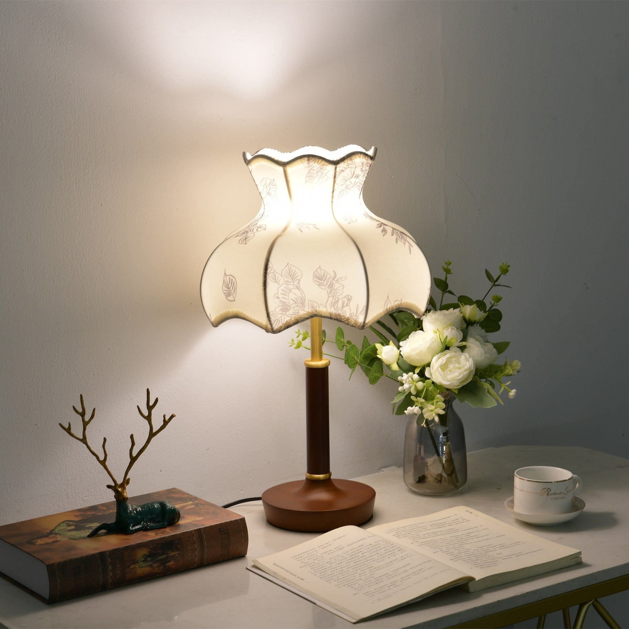 Naomi Vintage Table Lamp-Neutral Decor