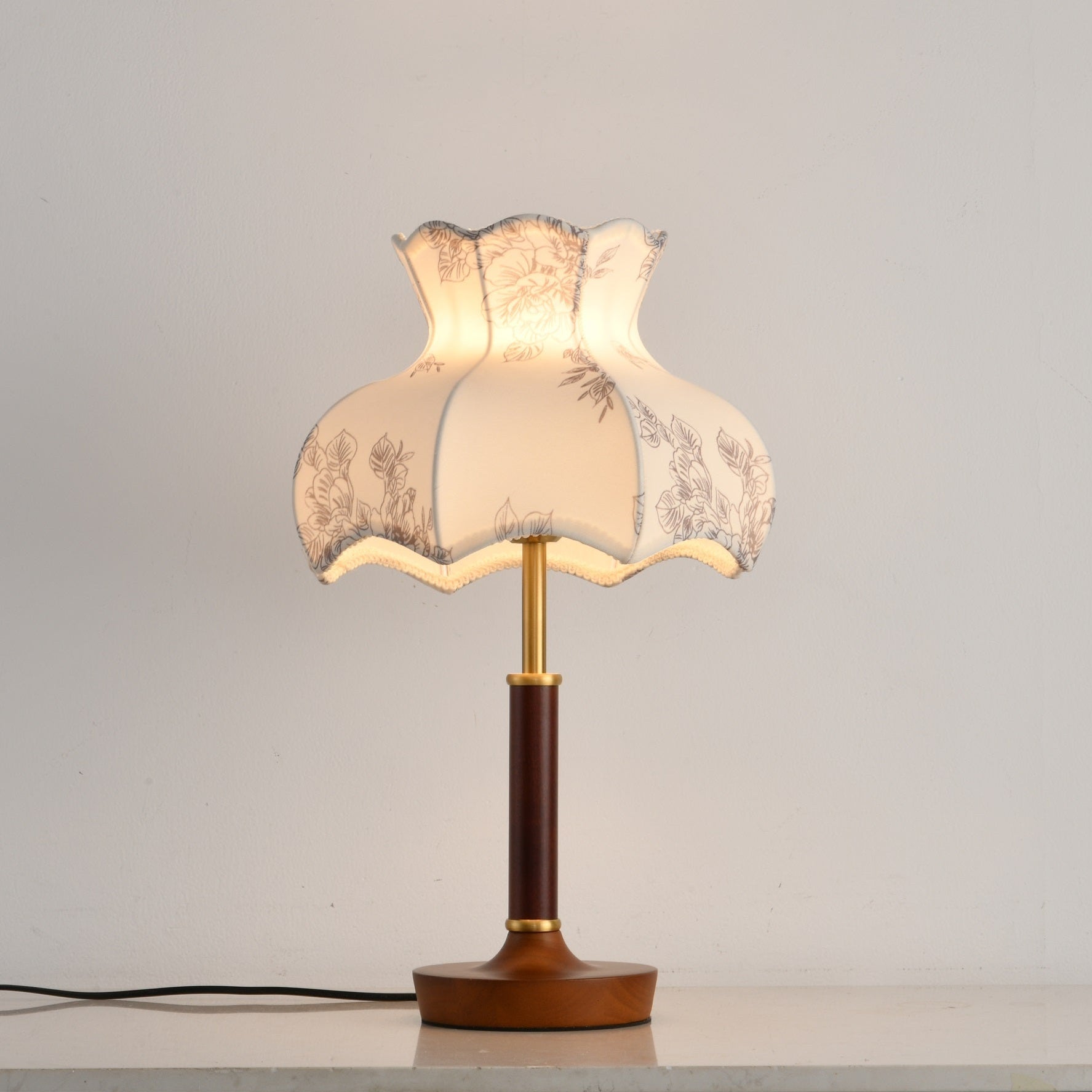 Naomi Vintage Table Lamp-Neutral Decor