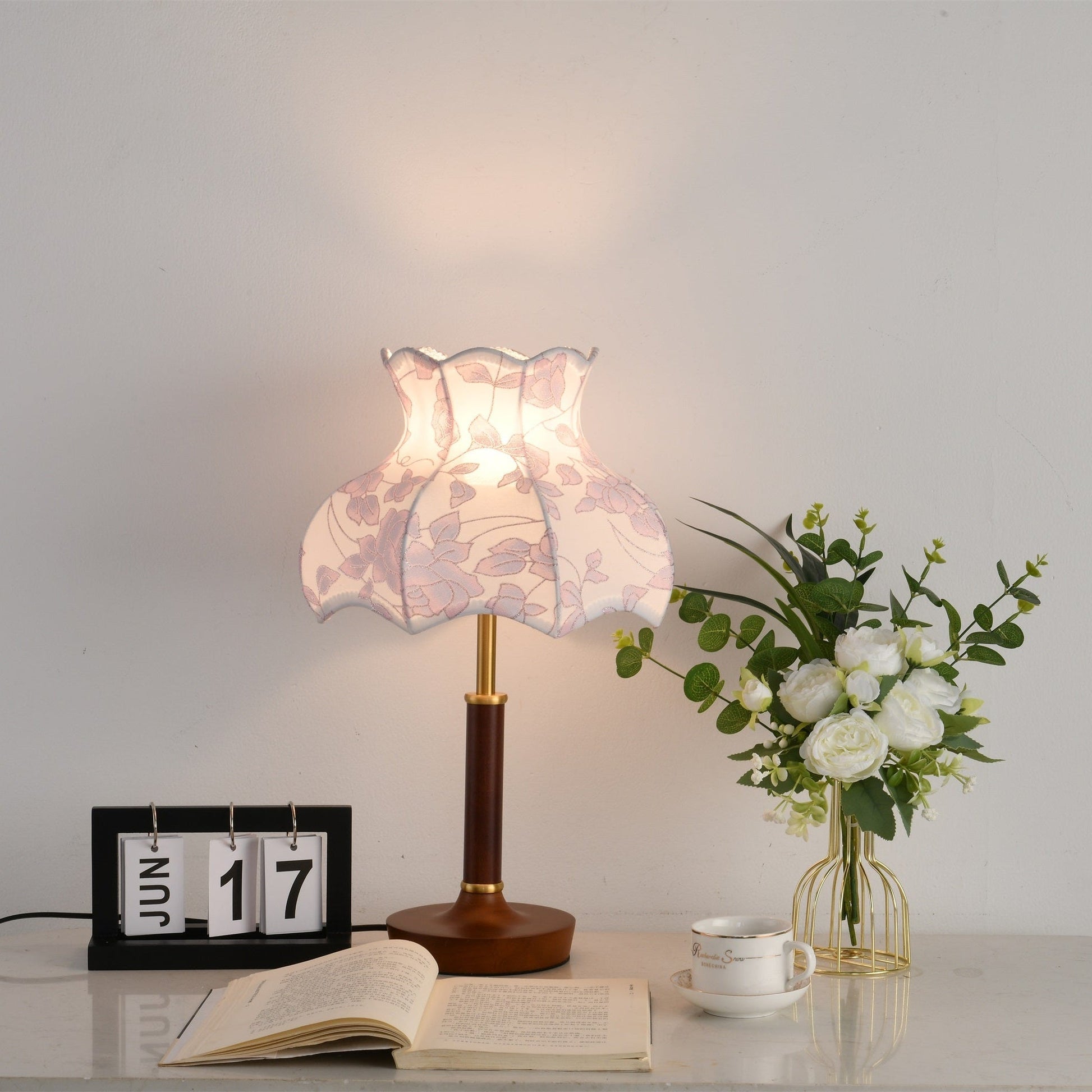 Naomi Vintage Table Lamp-Neutral Decor