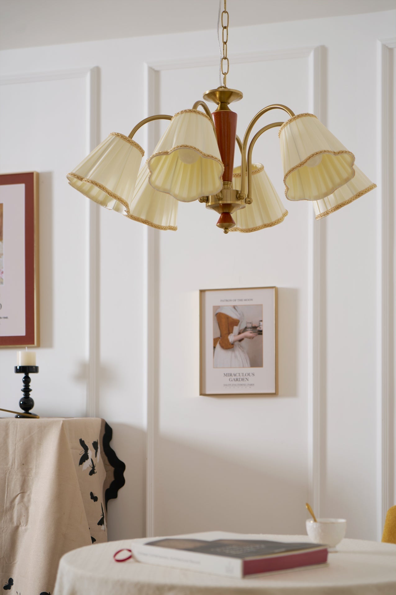 Elijh Vintage Chandelier-Neutral Decor