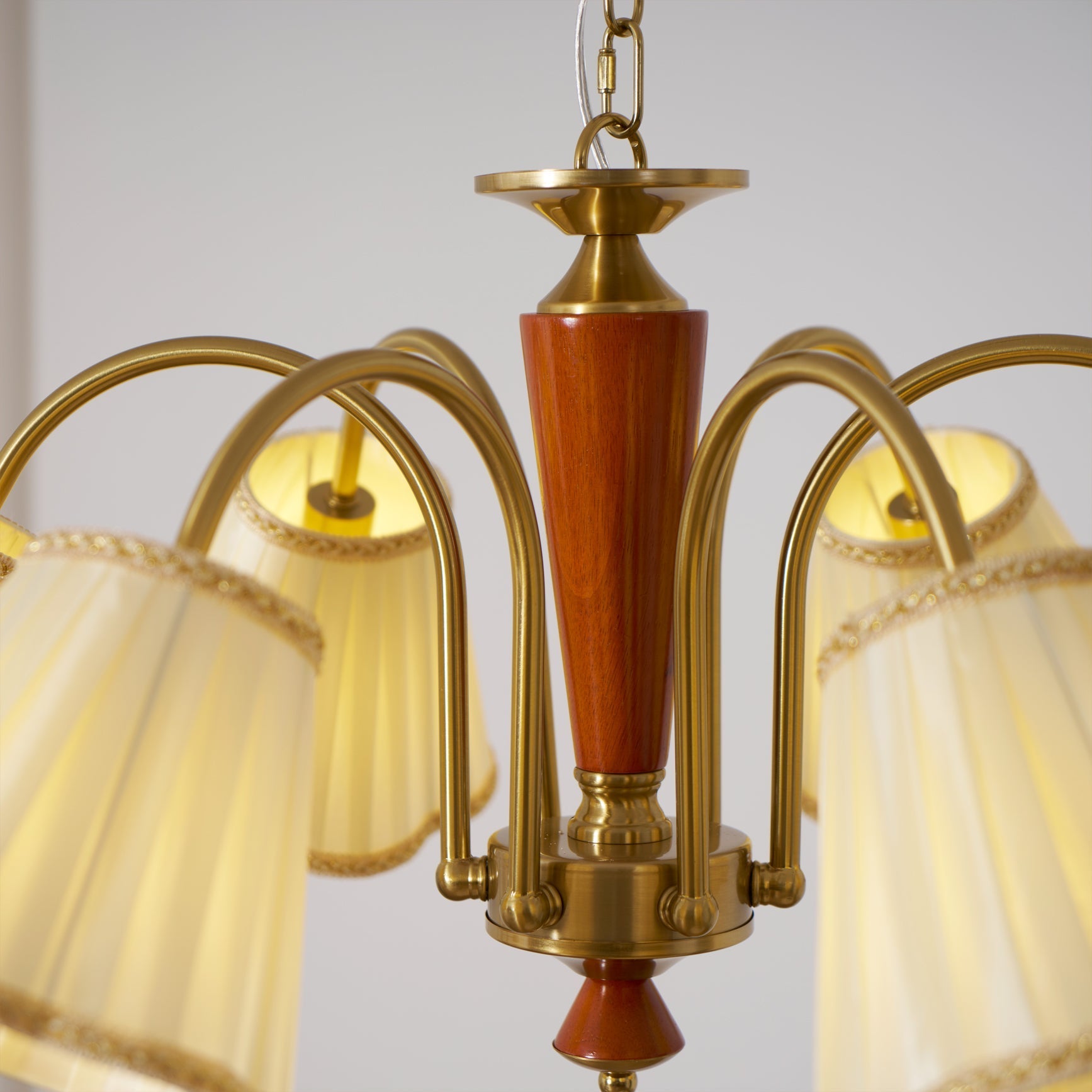 Elijh Vintage Chandelier-Neutral Decor