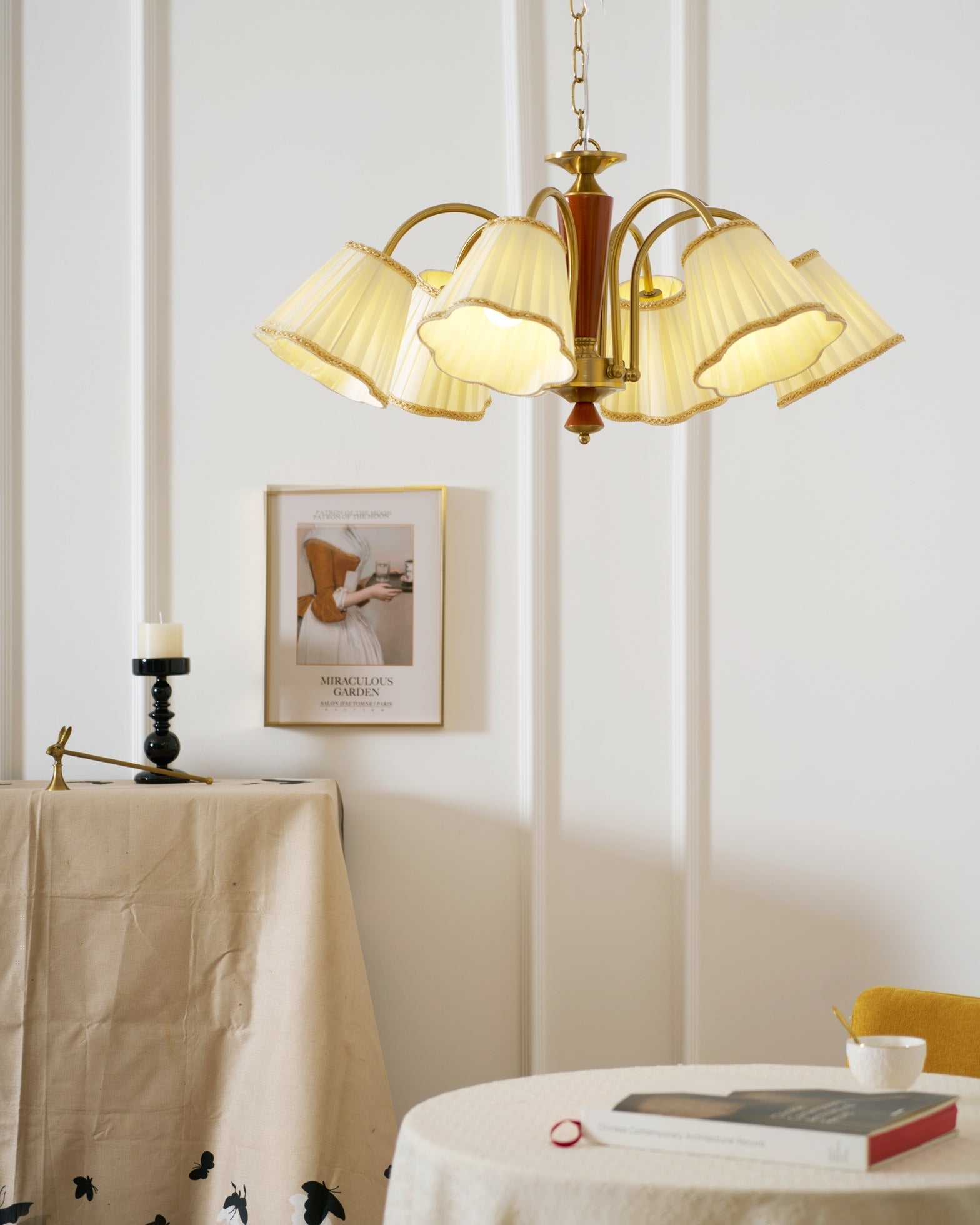 Elijh Vintage Chandelier-Neutral Decor