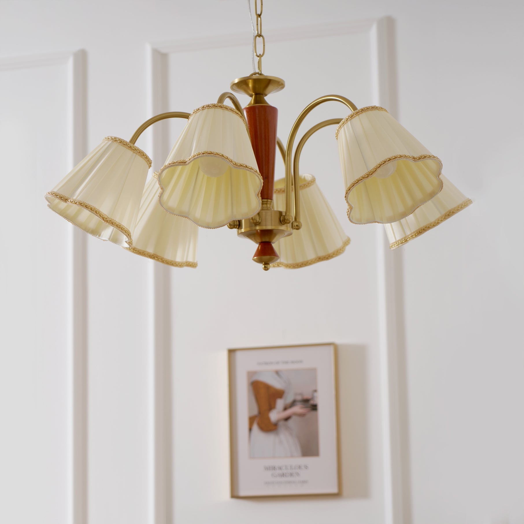 Elijh Vintage Chandelier-Neutral Decor