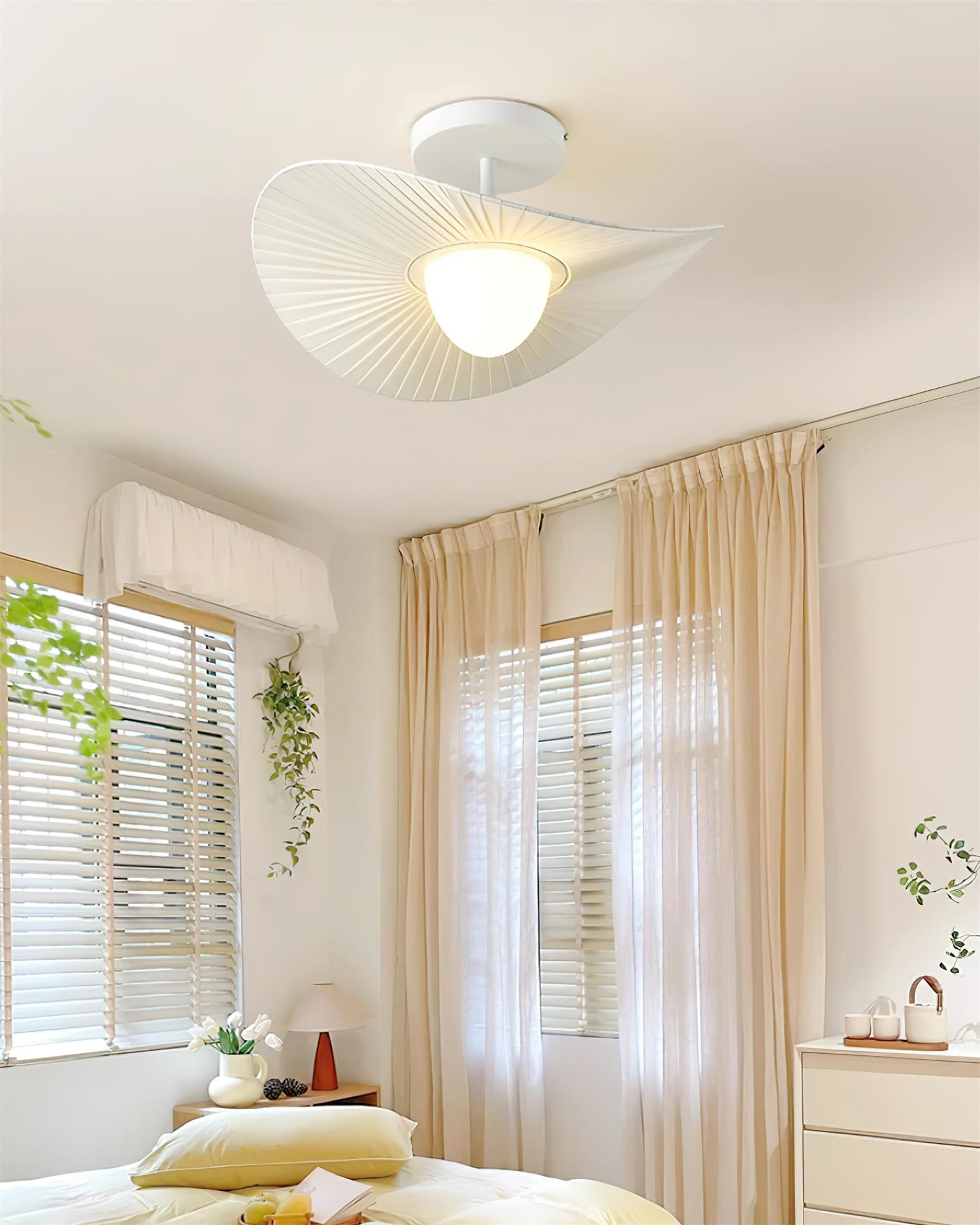Dora Ceiling Light