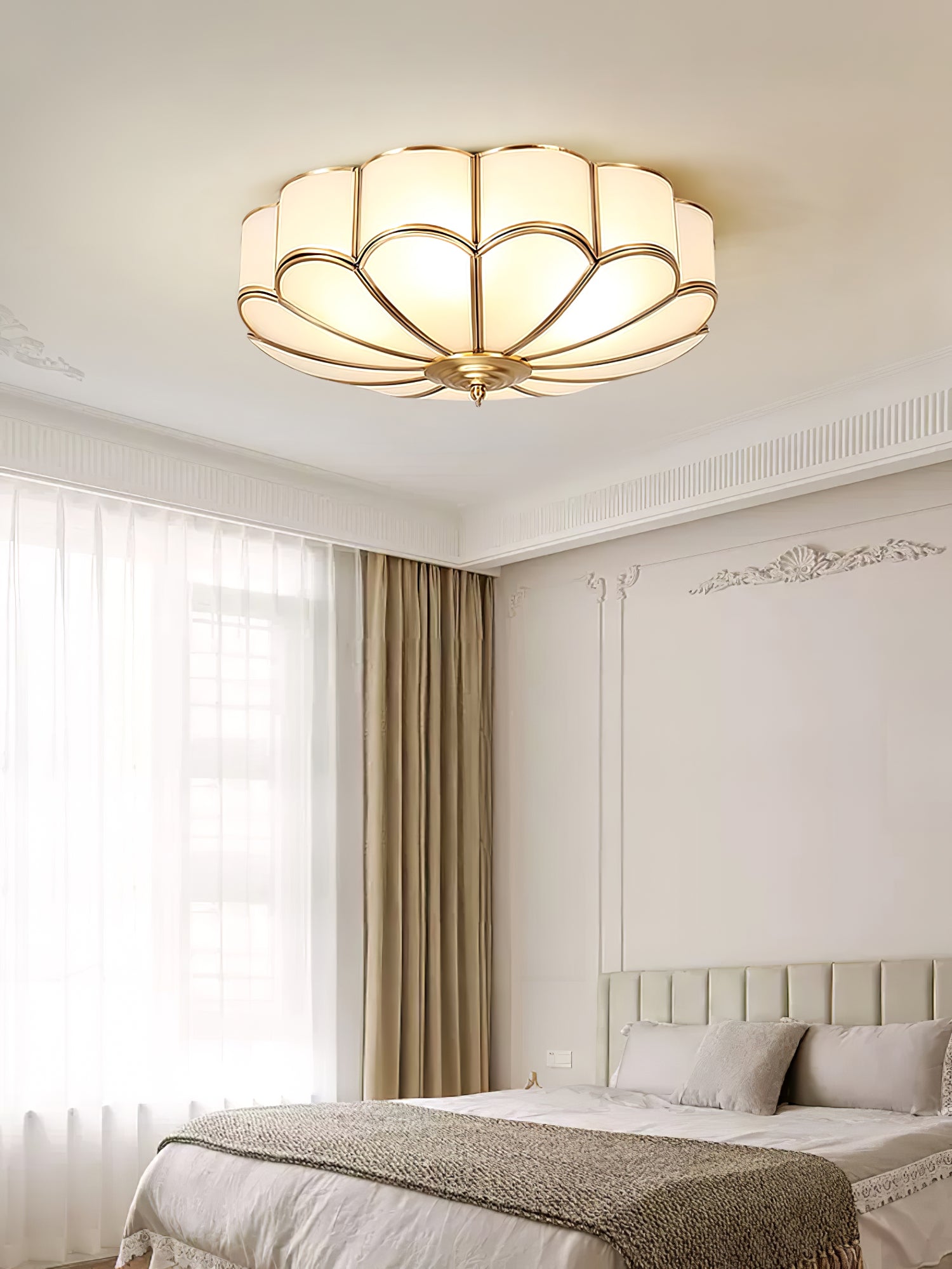 Lustra Ceiling Light Flower Shape Glass Brass-Neutral Decor