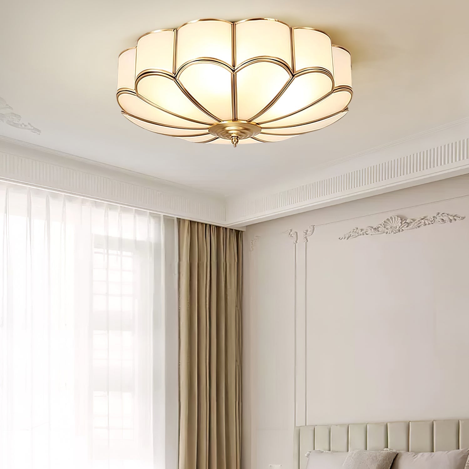 Lustra Ceiling Light Flower Shape Glass Brass-Neutral Decor