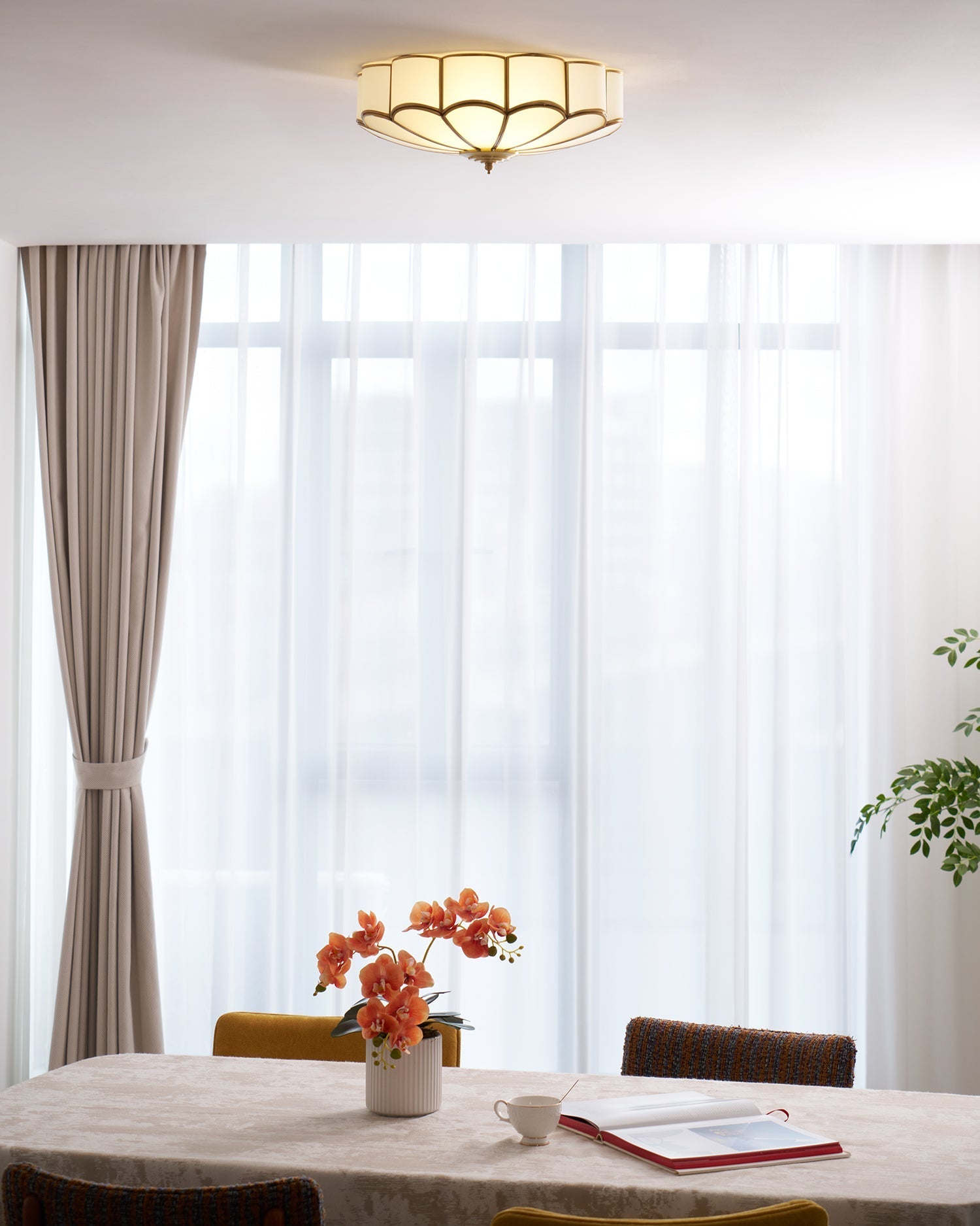 Lustra Ceiling Light Flower Shape Glass Brass-Neutral Decor