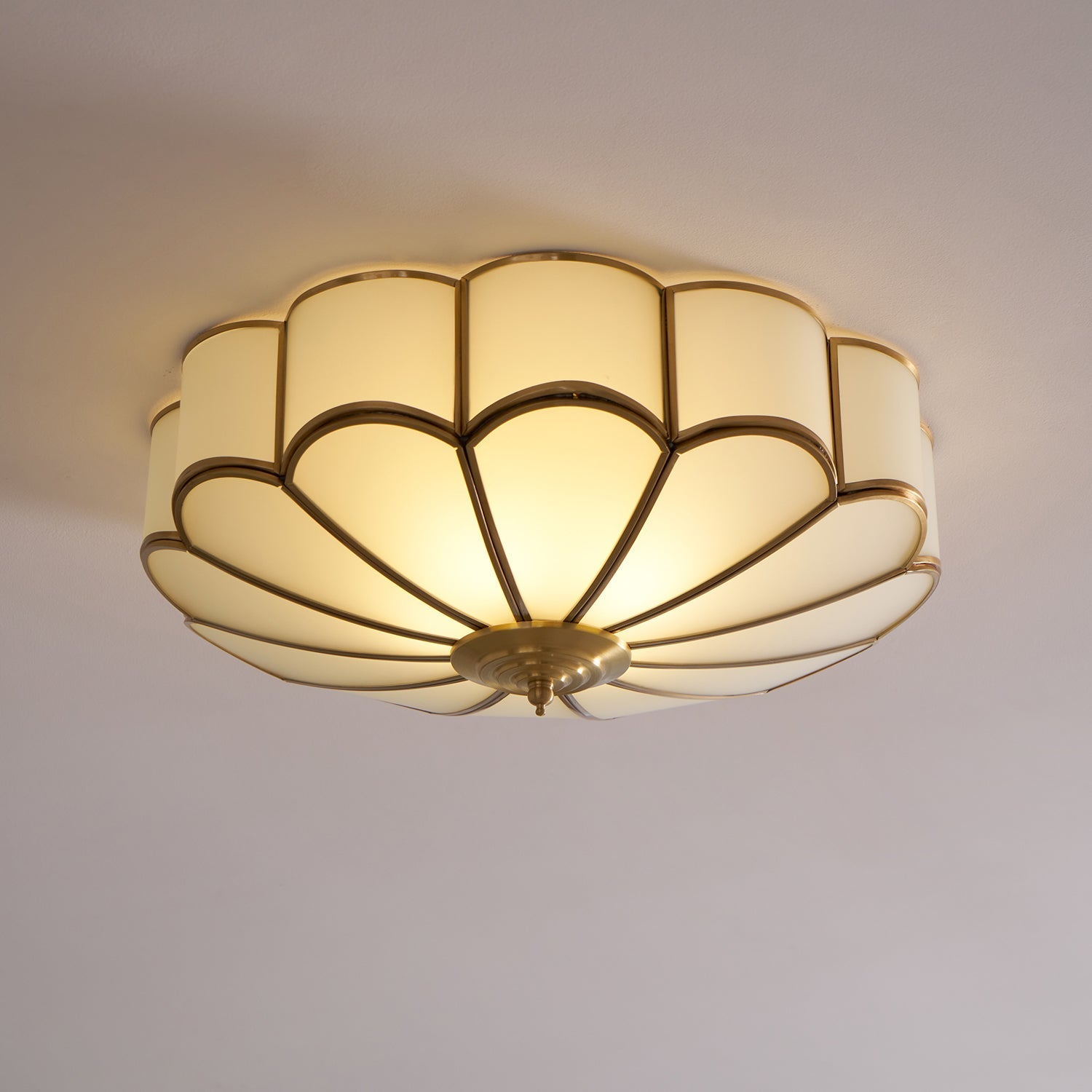 Lustra Ceiling Light Flower Shape Glass Brass-Neutral Decor