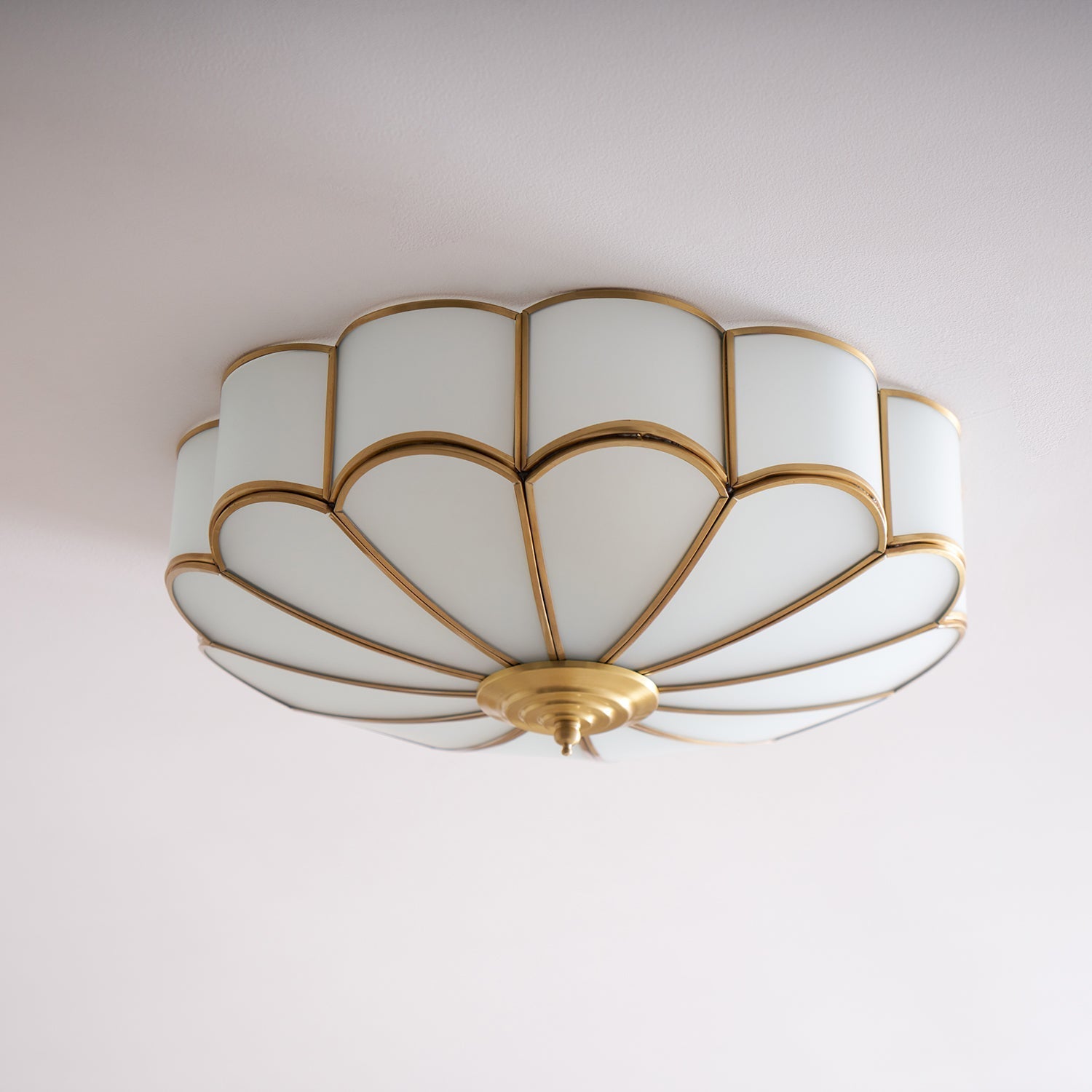 Lustra Ceiling Light Flower Shape Glass Brass-Neutral Decor
