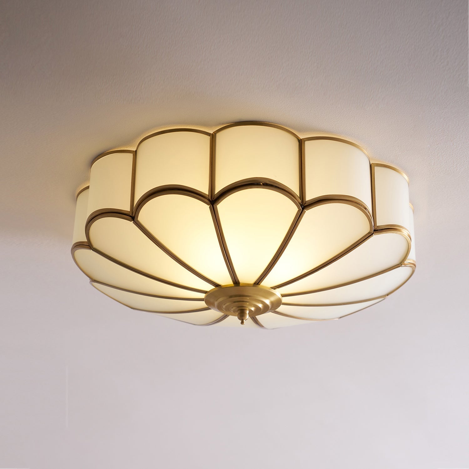 Lustra Ceiling Light Flower Shape Glass Brass-Neutral Decor