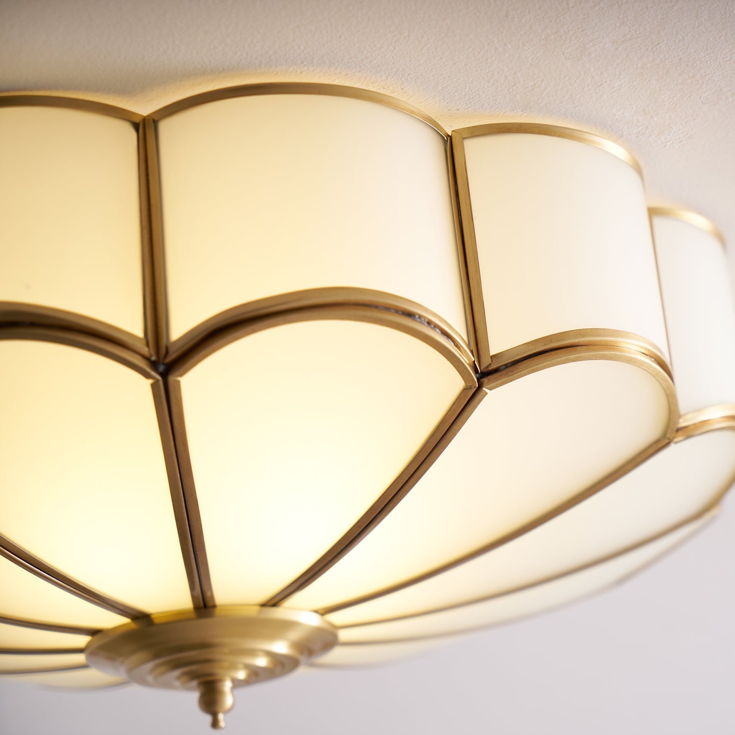 Lustra Ceiling Light Flower Shape Glass Brass-Neutral Decor