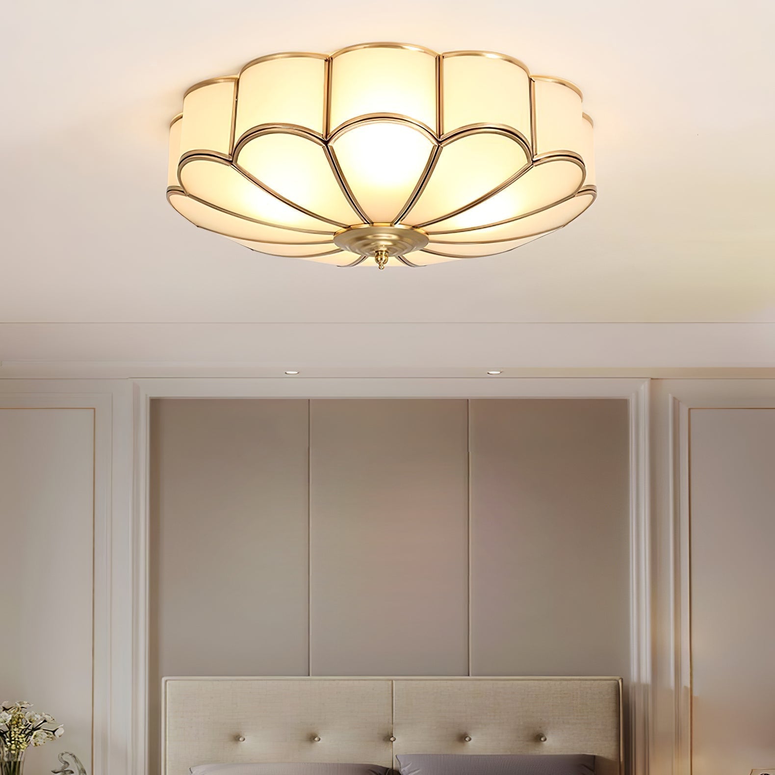Lustra Ceiling Light Flower Shape Glass Brass-Neutral Decor