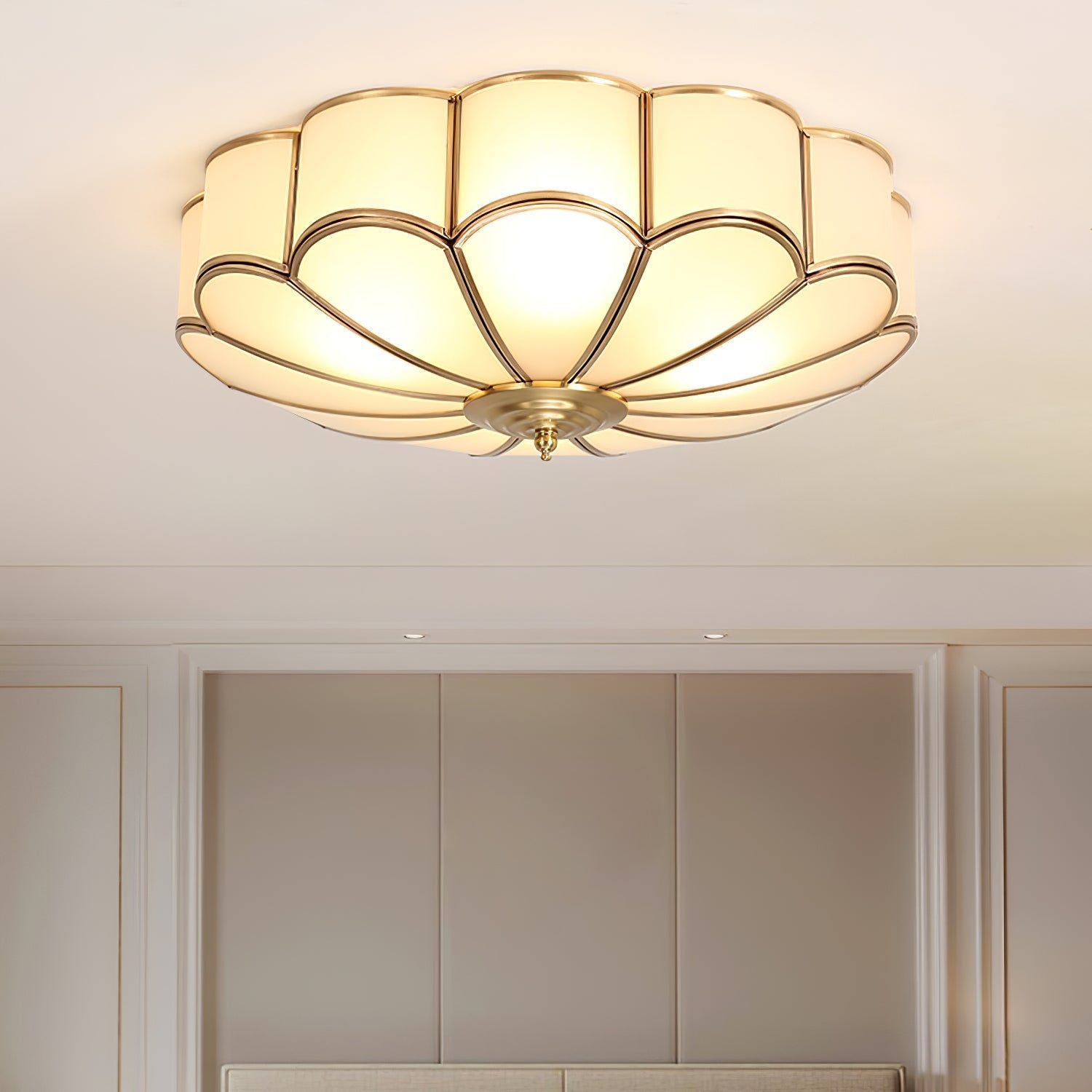 Lustra Ceiling Light Flower Shape Glass Brass-Neutral Decor