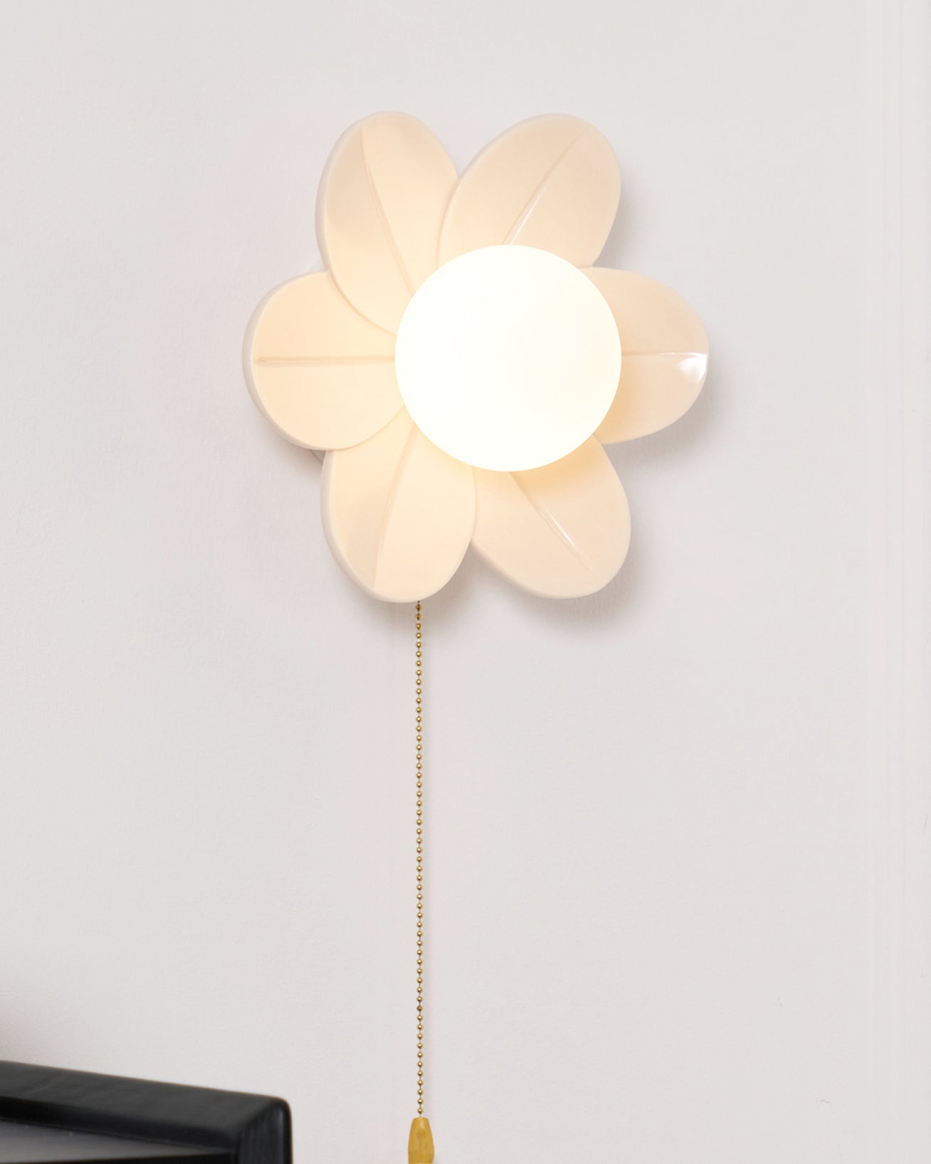 Bov Nordic Art Flowers Resin Wall Lamp-Neutral Decor
