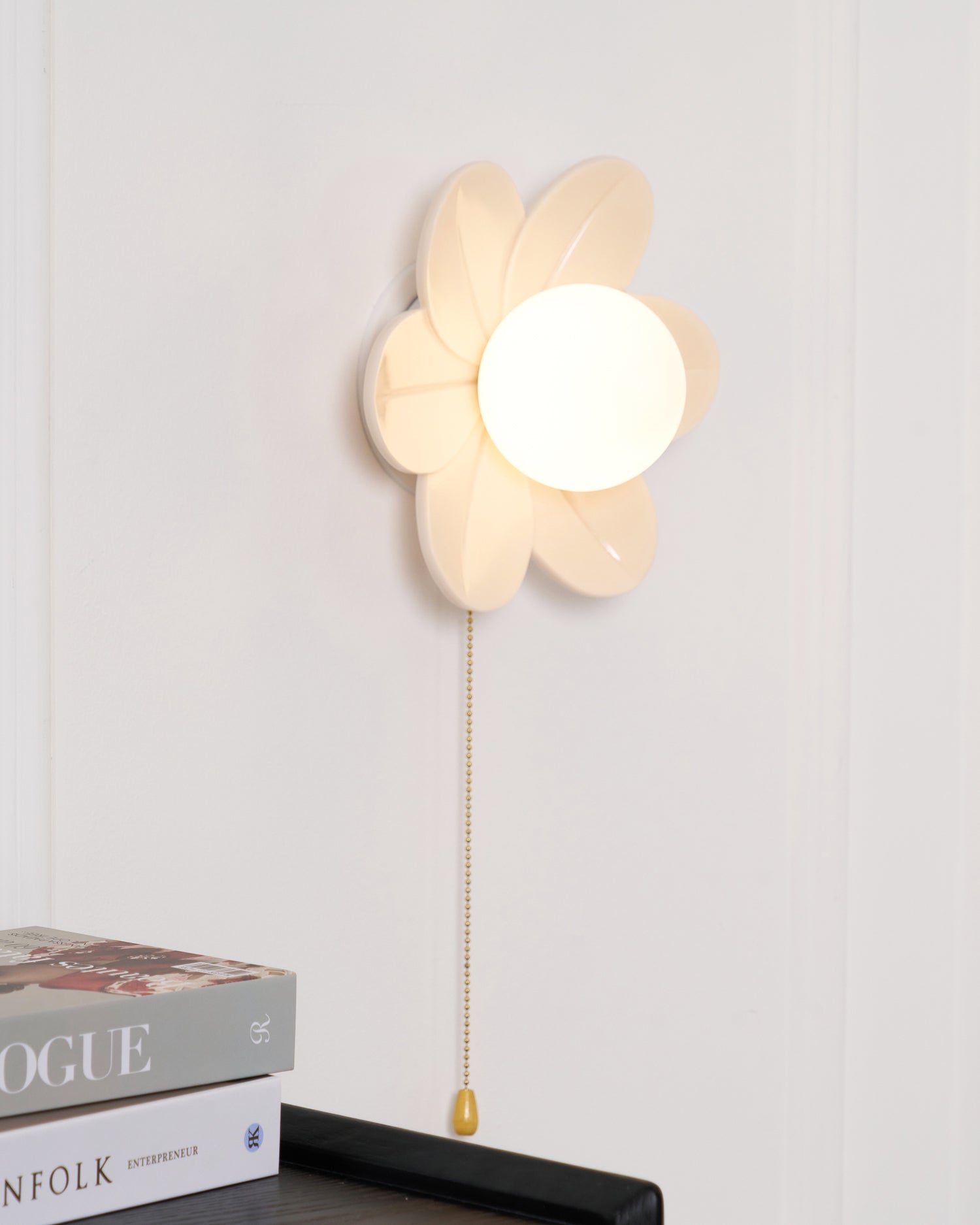 Bov Nordic Art Flowers Resin Wall Lamp-Neutral Decor