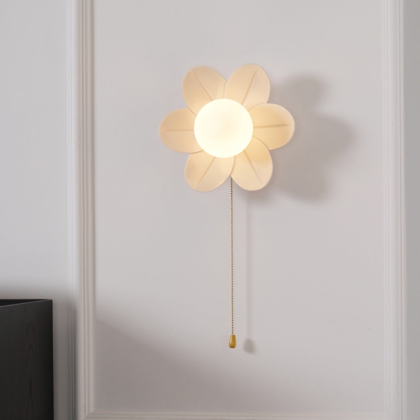 Bov Nordic Art Flowers Resin Wall Lamp-Neutral Decor