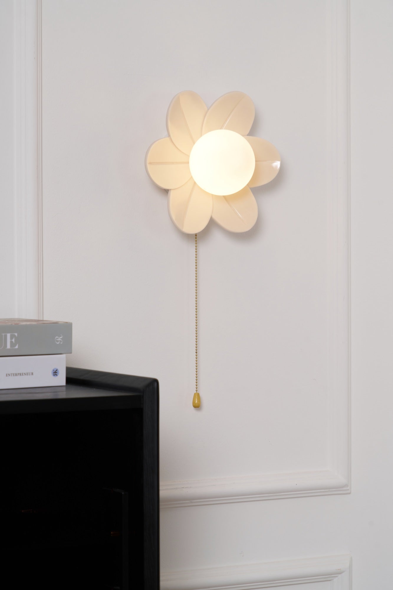 Bov Nordic Art Flowers Resin Wall Lamp-Neutral Decor