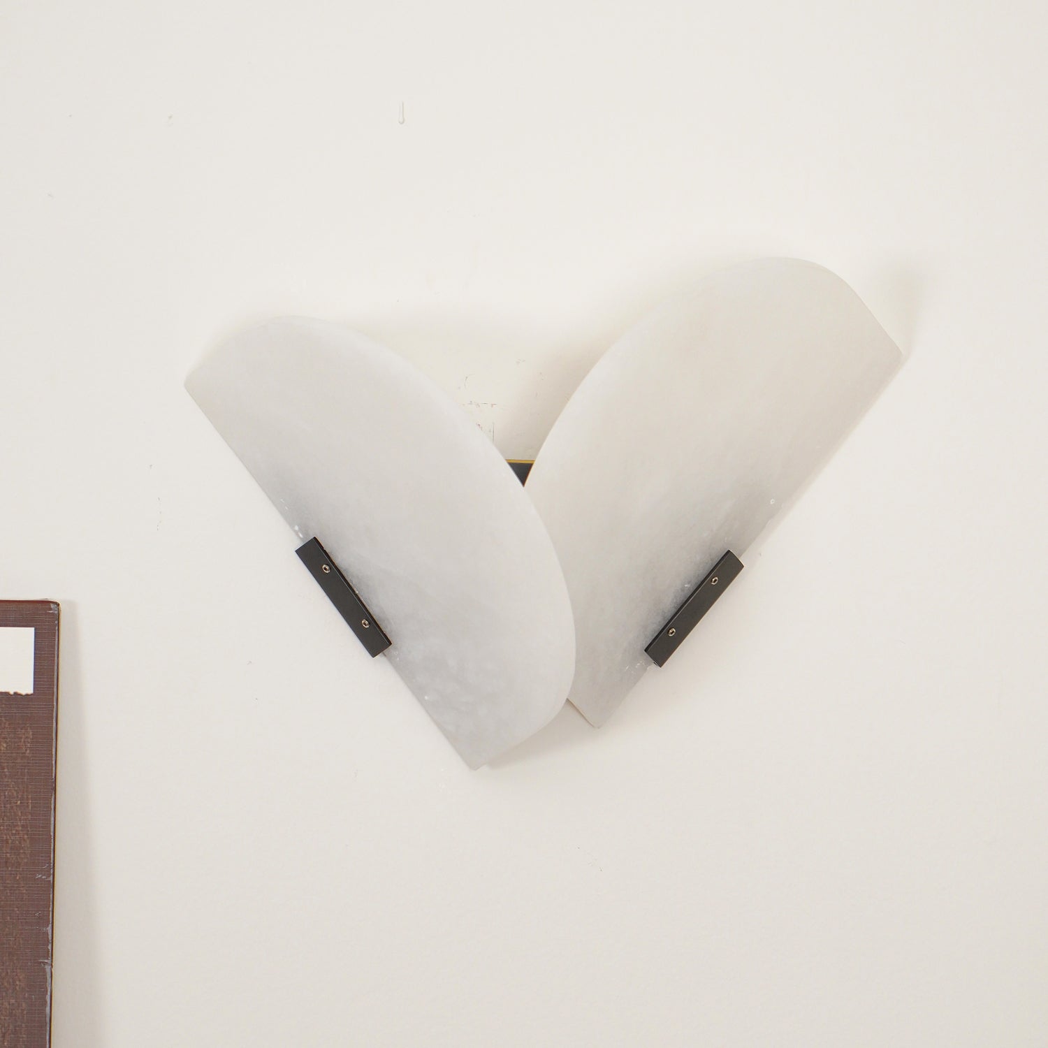 Pase Heart Alabaster Wall Light-Neutral Decor