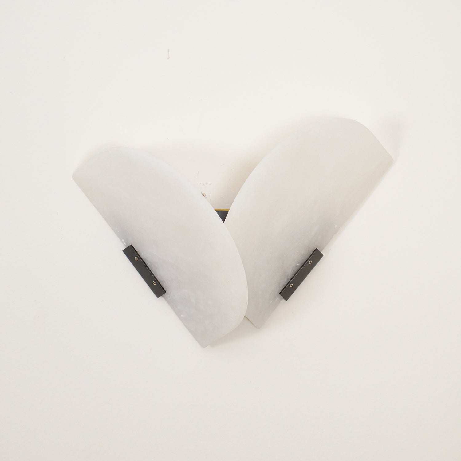 Pase Heart Alabaster Wall Light-Neutral Decor