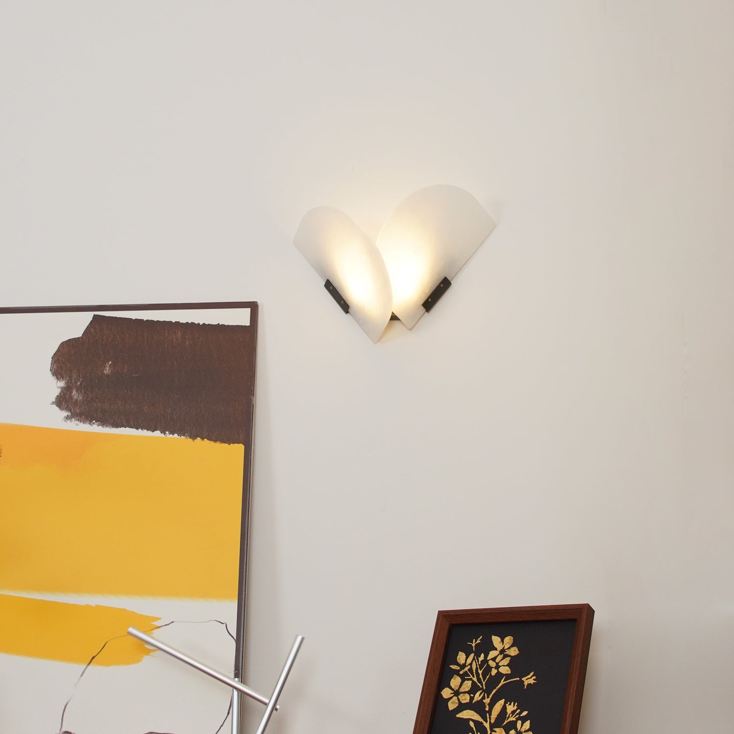 Pase Heart Alabaster Wall Light-Neutral Decor
