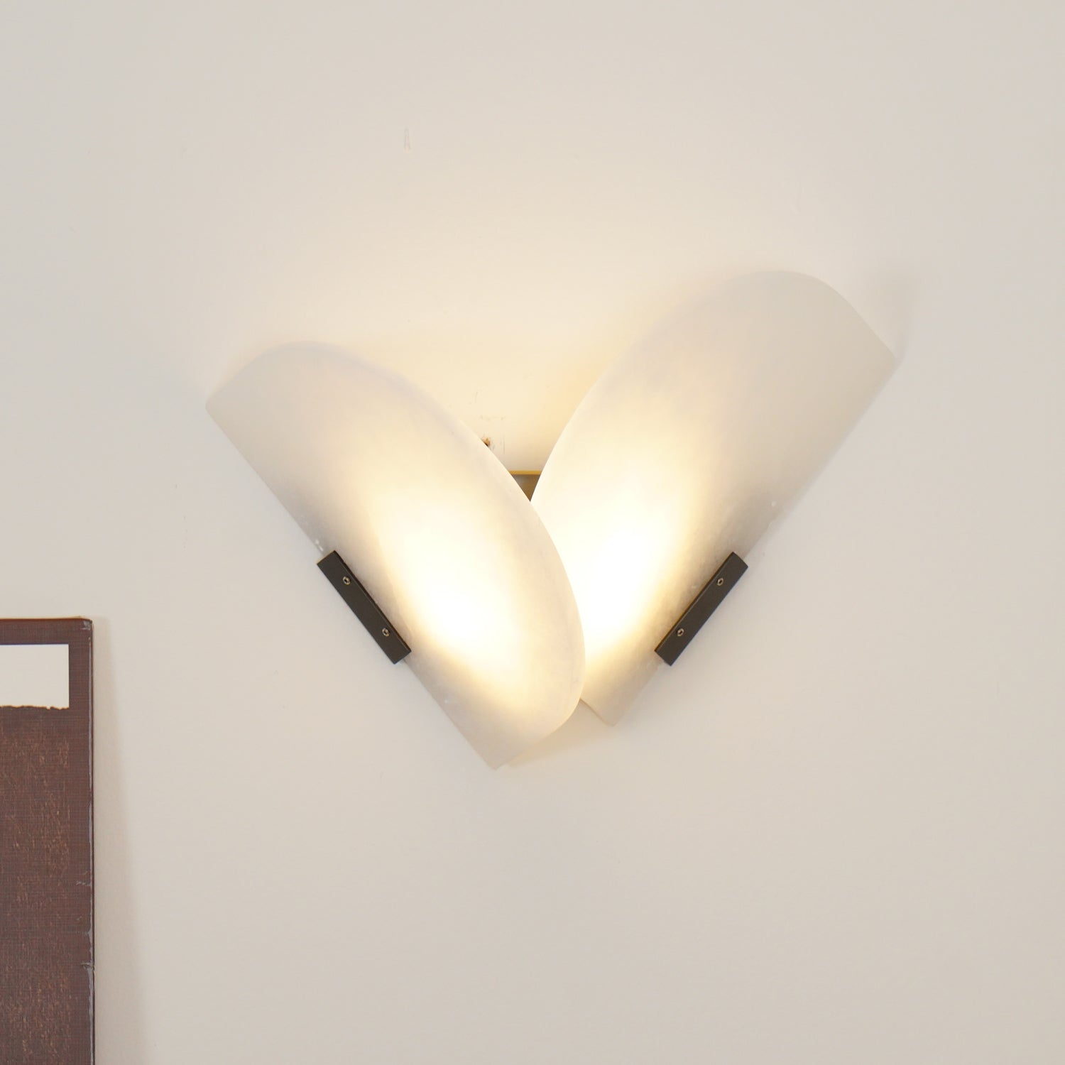 Pase Heart Alabaster Wall Light-Neutral Decor