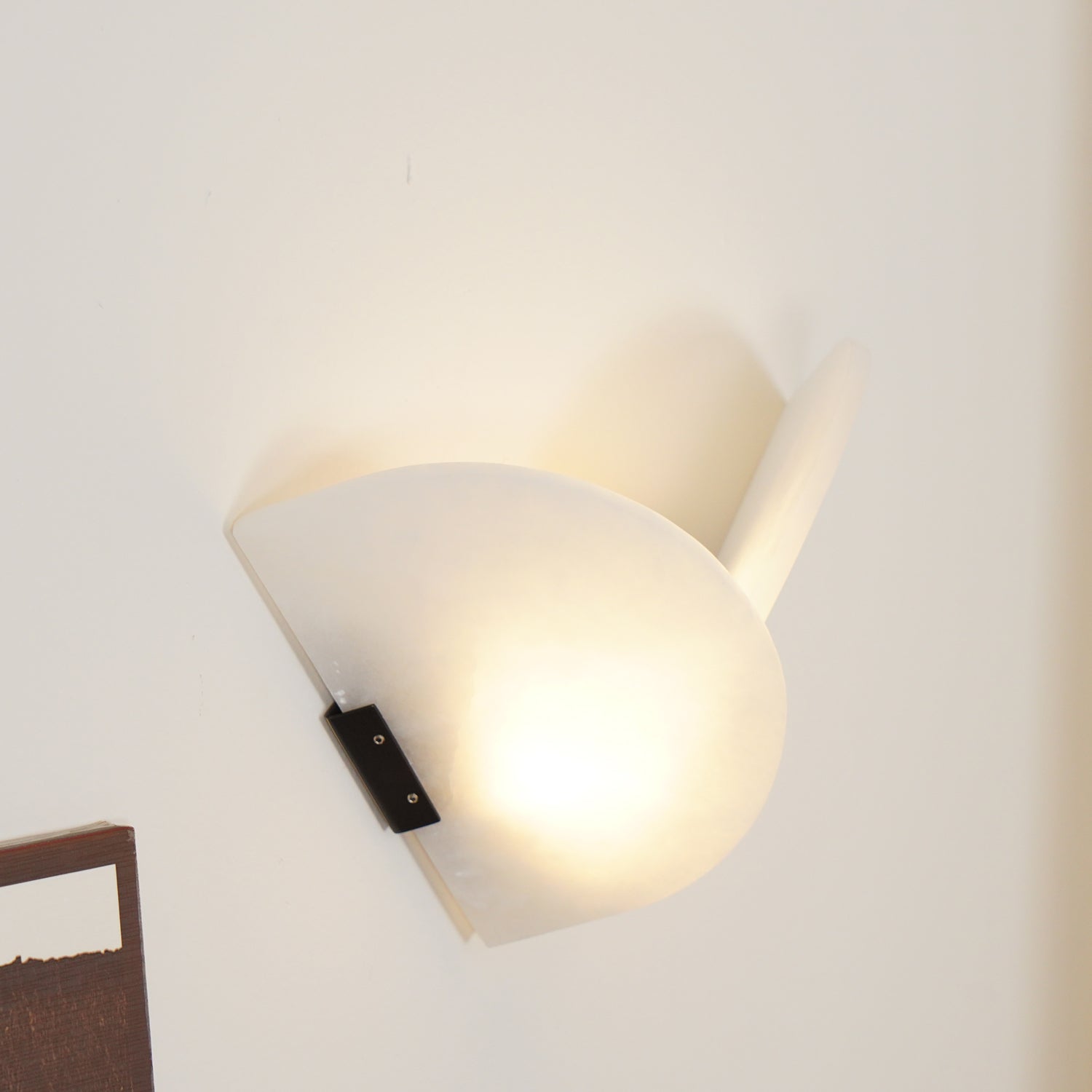 Pase Heart Alabaster Wall Light-Neutral Decor